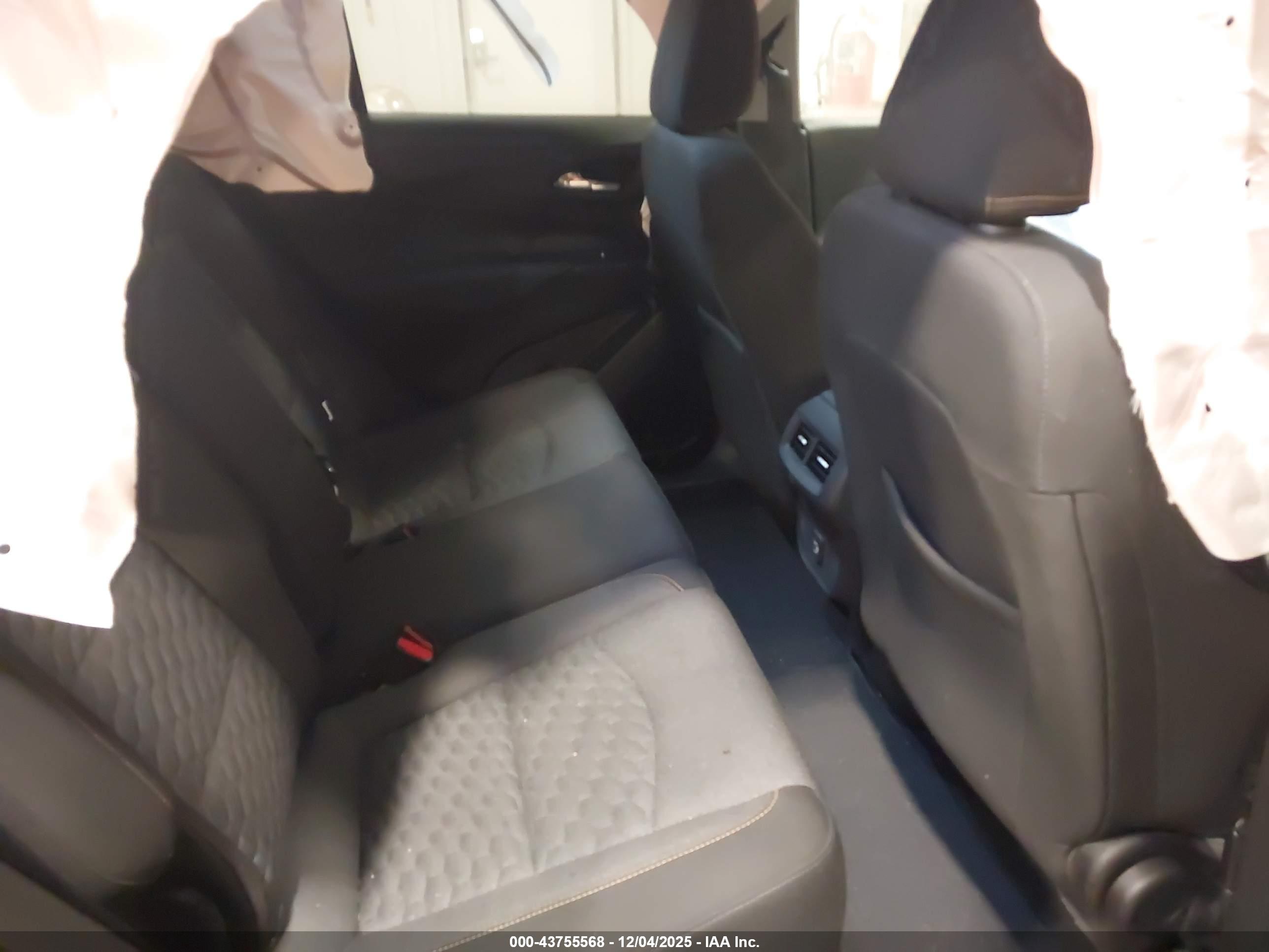 CHEVROLET EQUINOX image 8