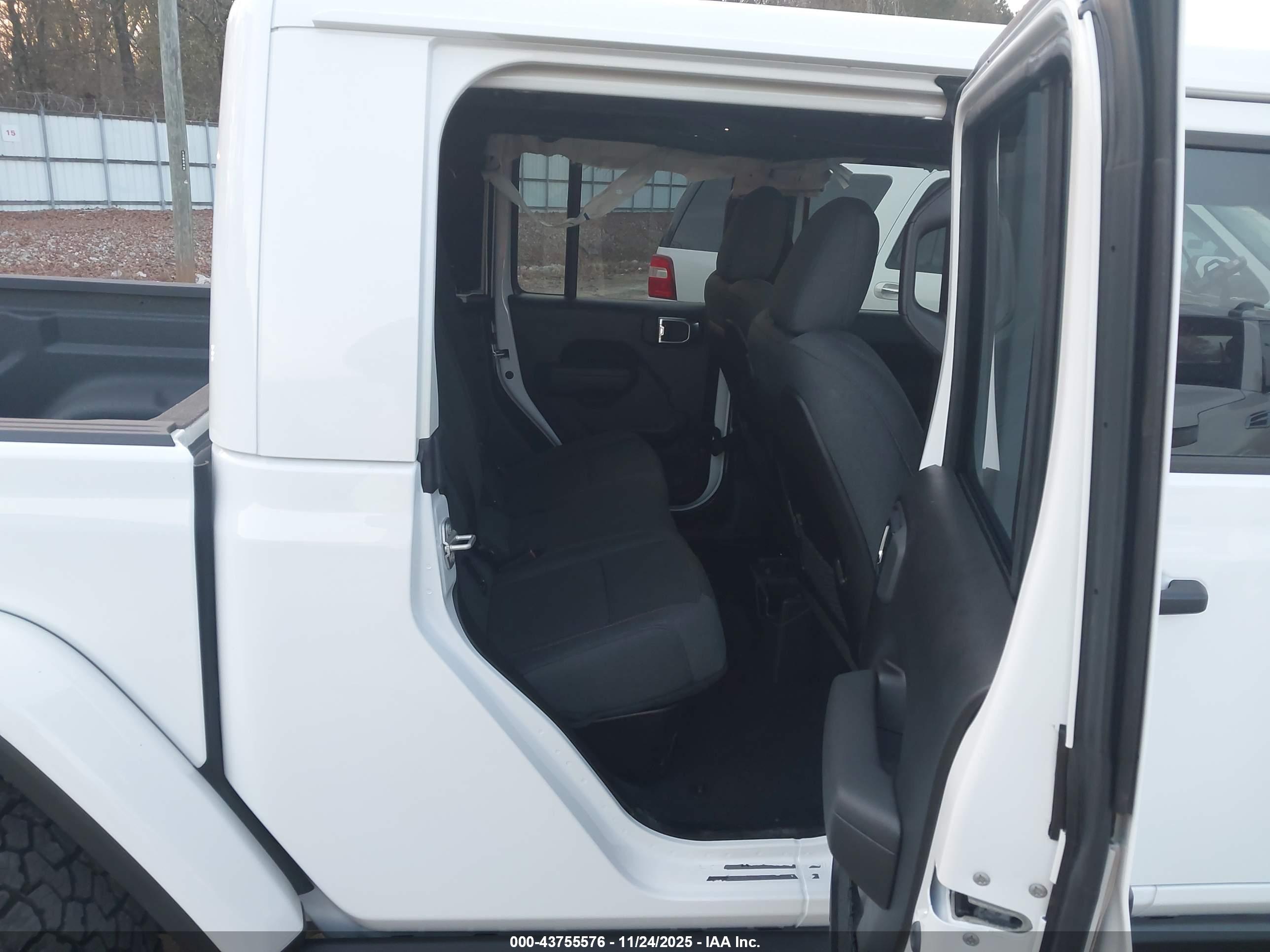 JEEP GLADIATOR image 8
