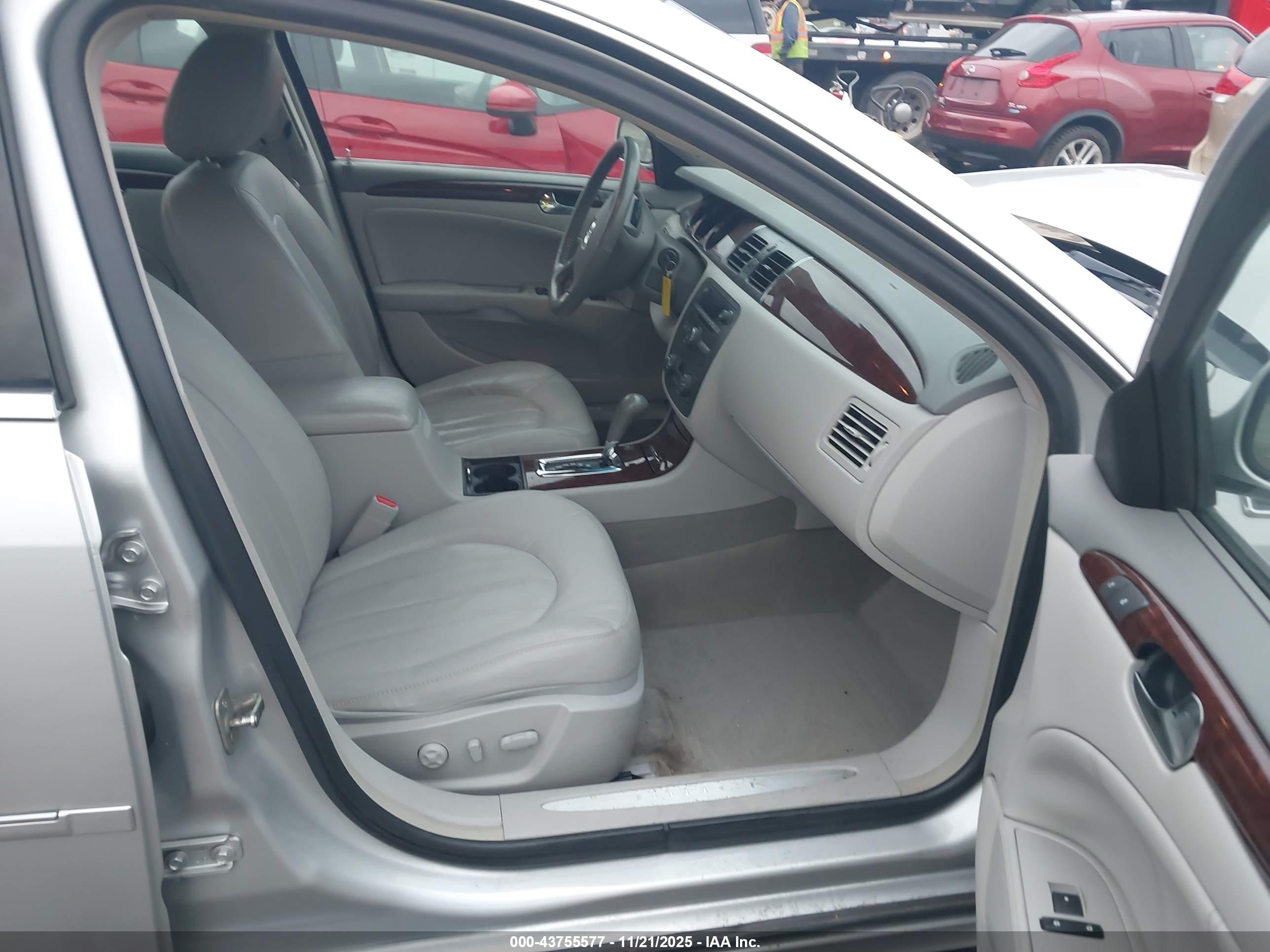 BUICK LUCERNE image 5