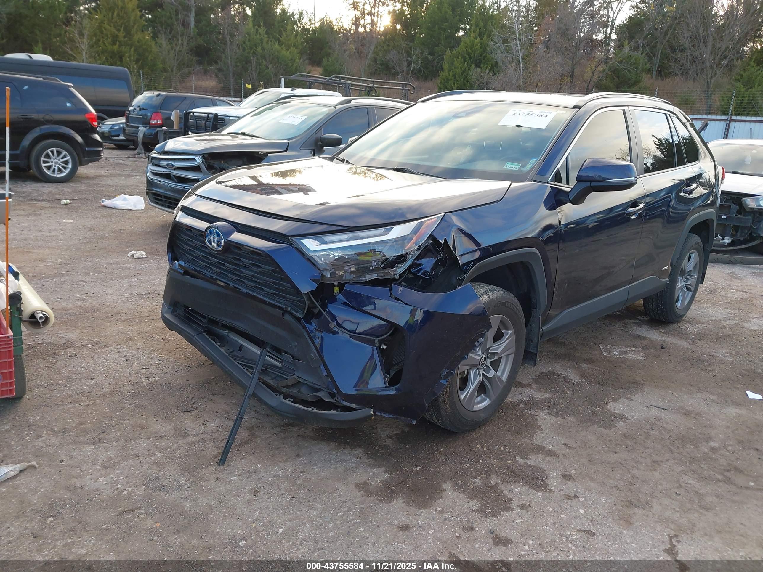 TOYOTA RAV4 image 2