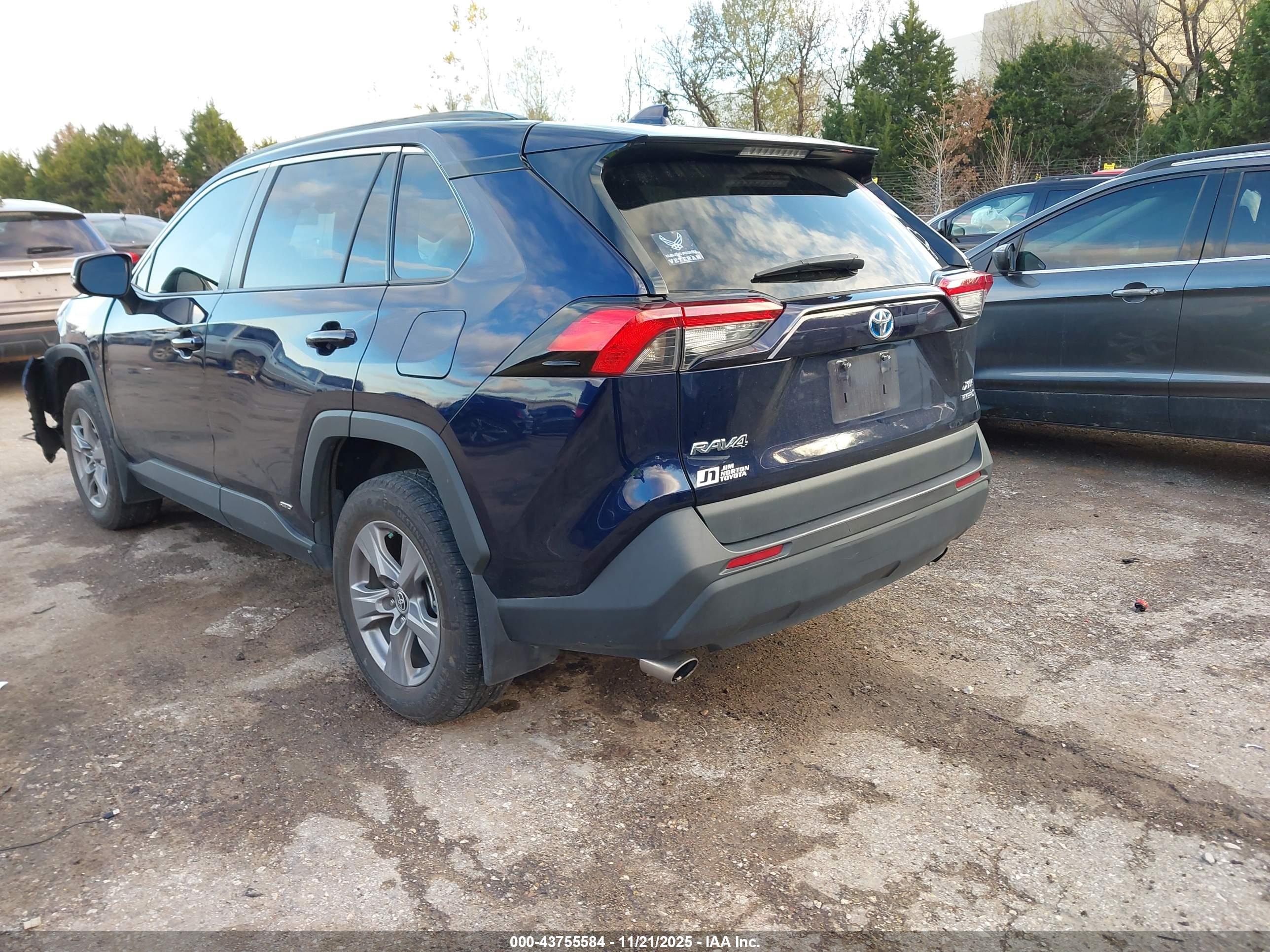 TOYOTA RAV4 image 3