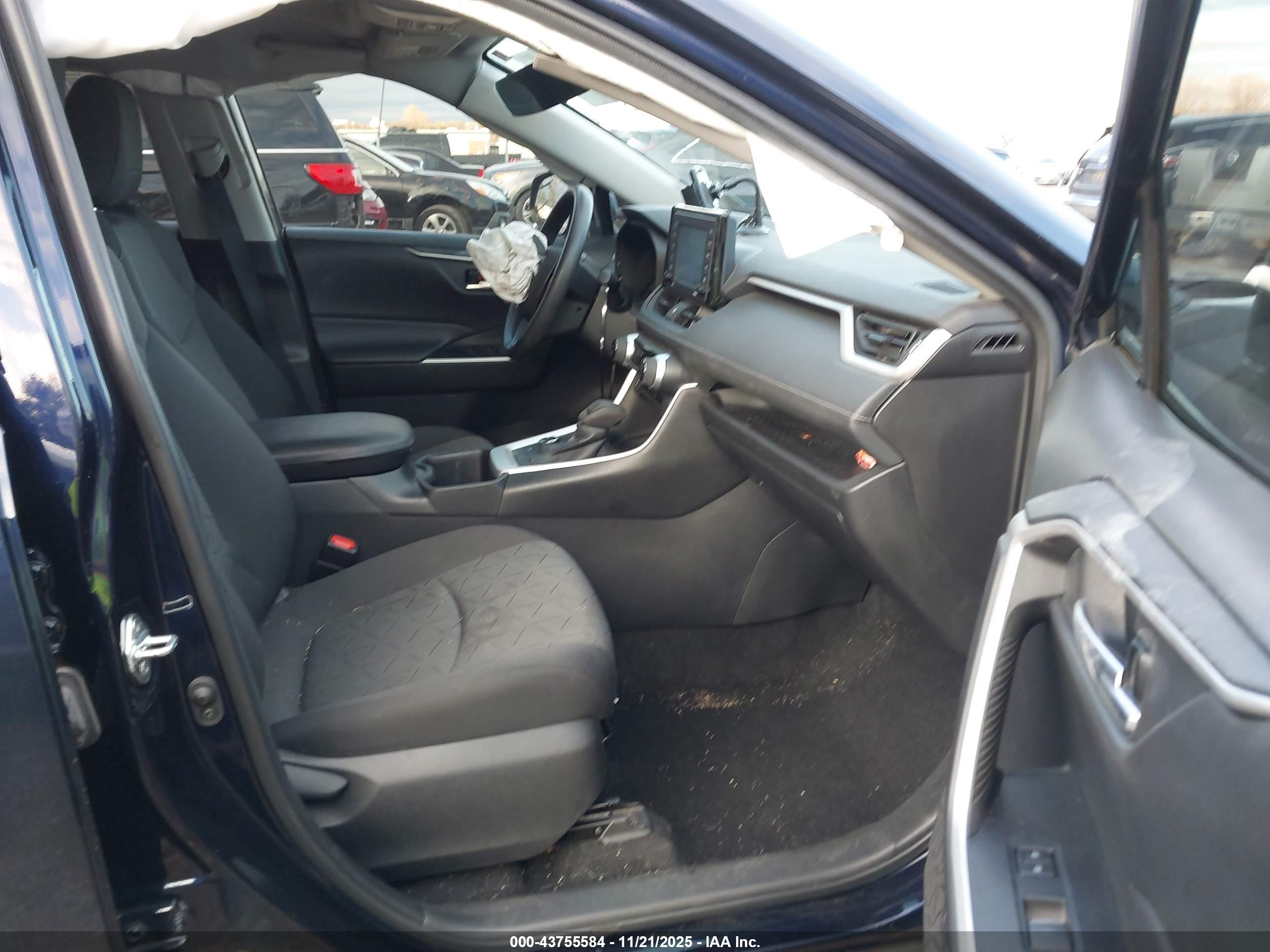 TOYOTA RAV4 image 5