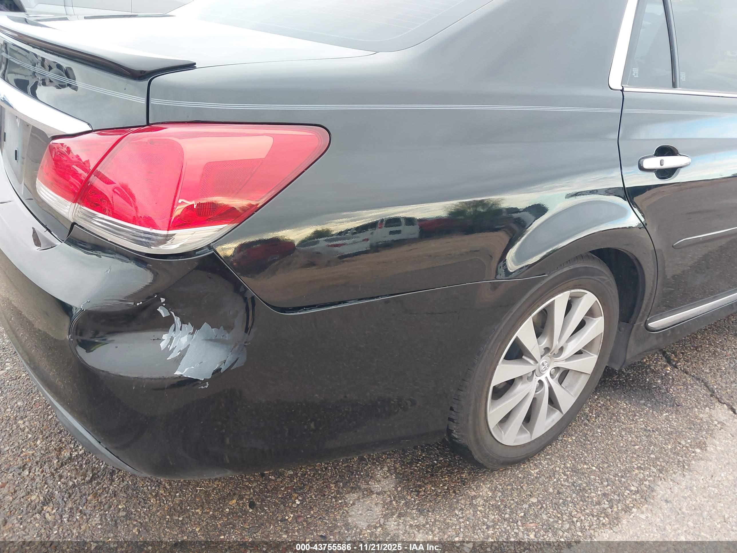 TOYOTA AVALON image 6