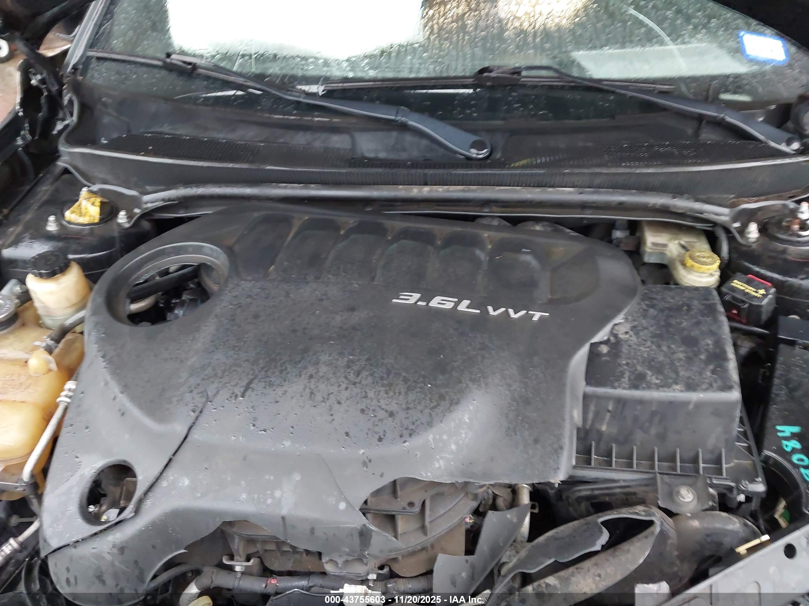 CHRYSLER 200 image 10
