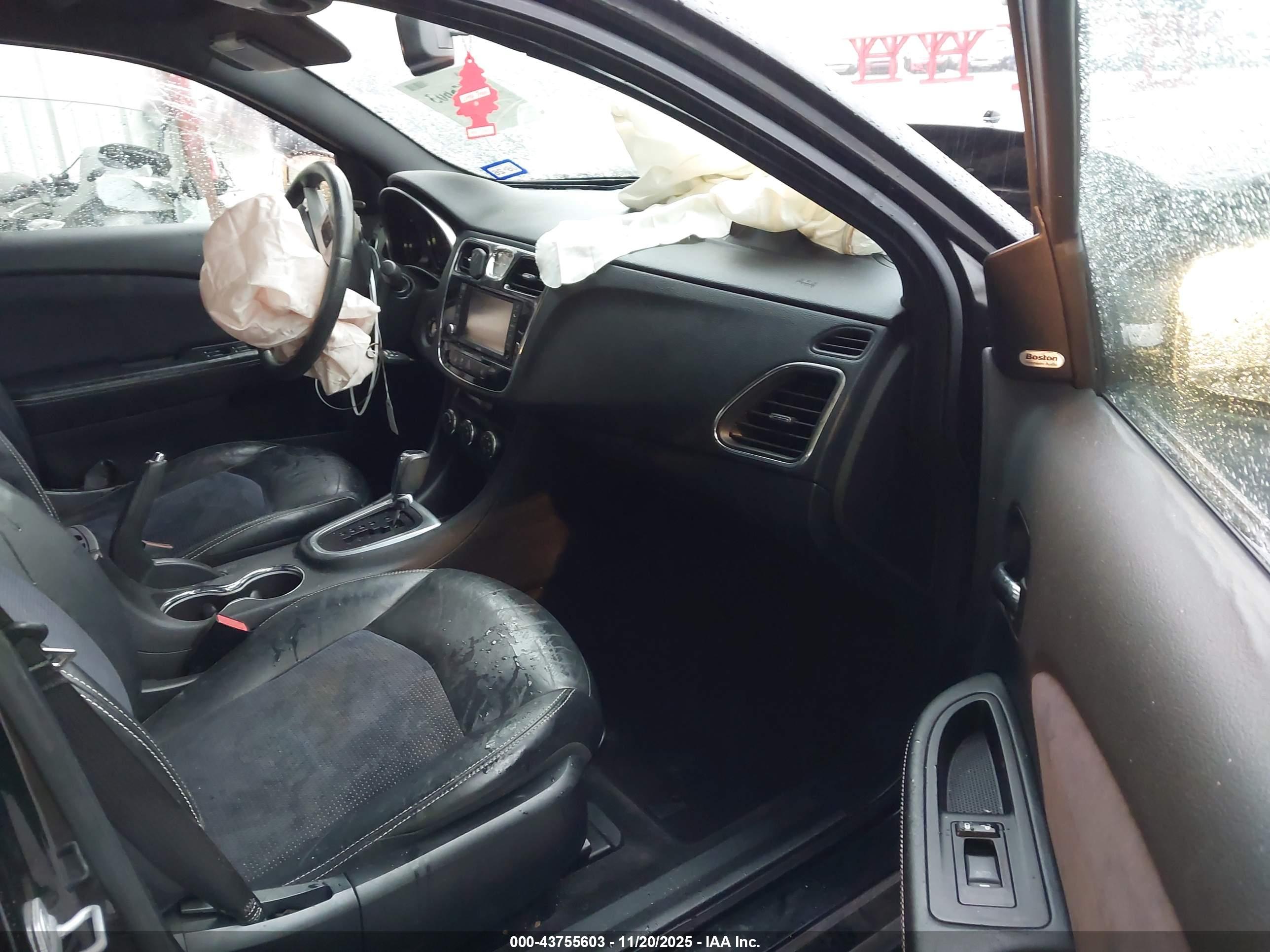 CHRYSLER 200 image 5