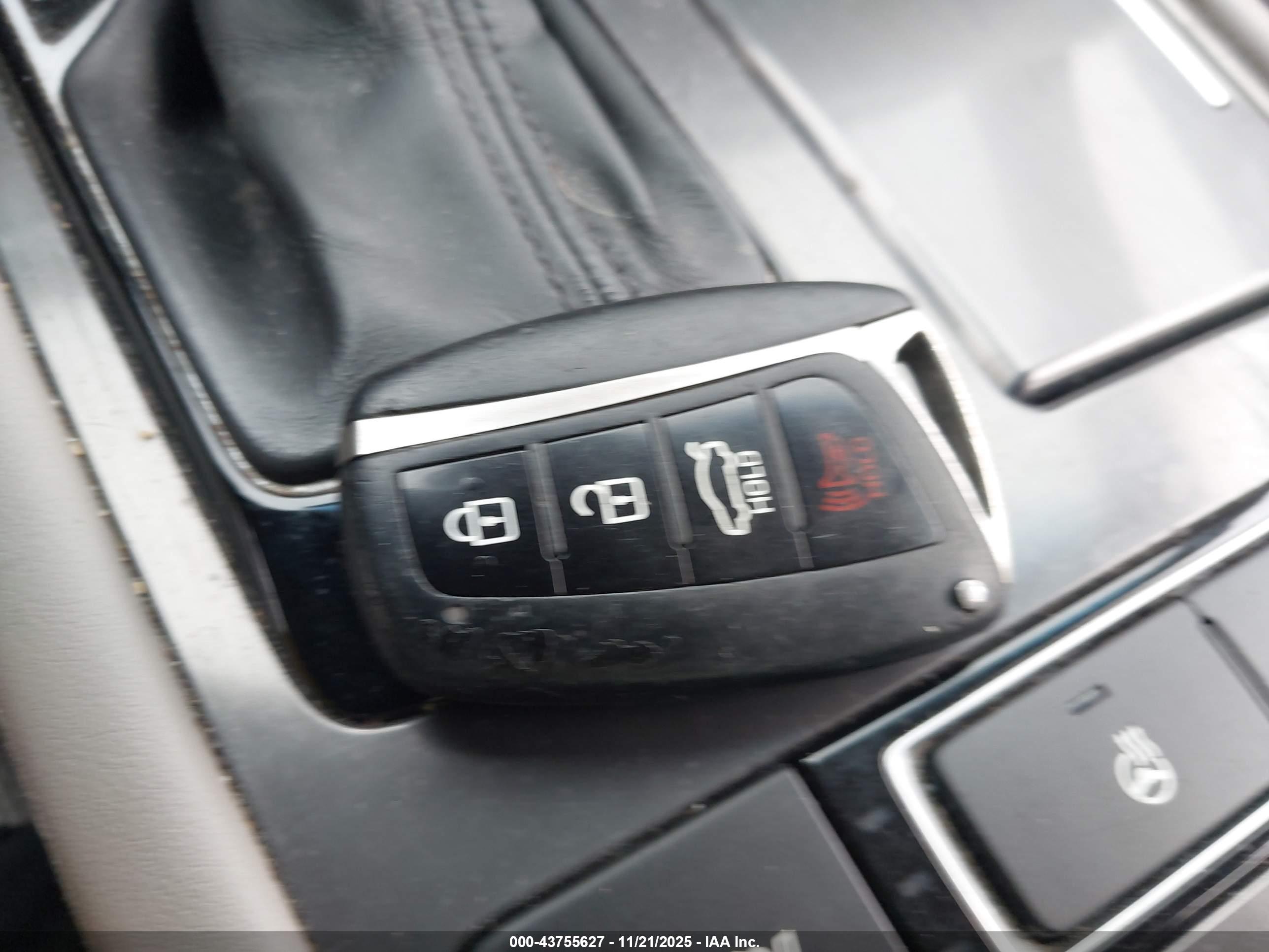 HYUNDAI GENESIS image 11