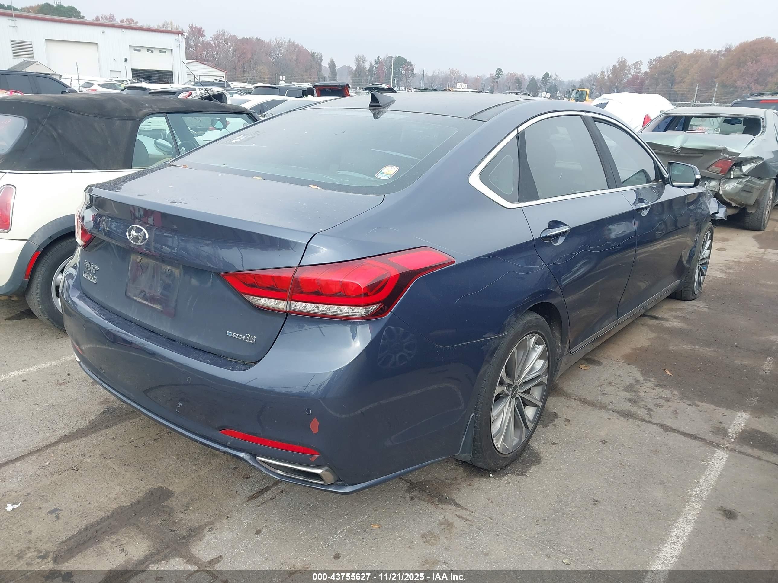 HYUNDAI GENESIS image 4