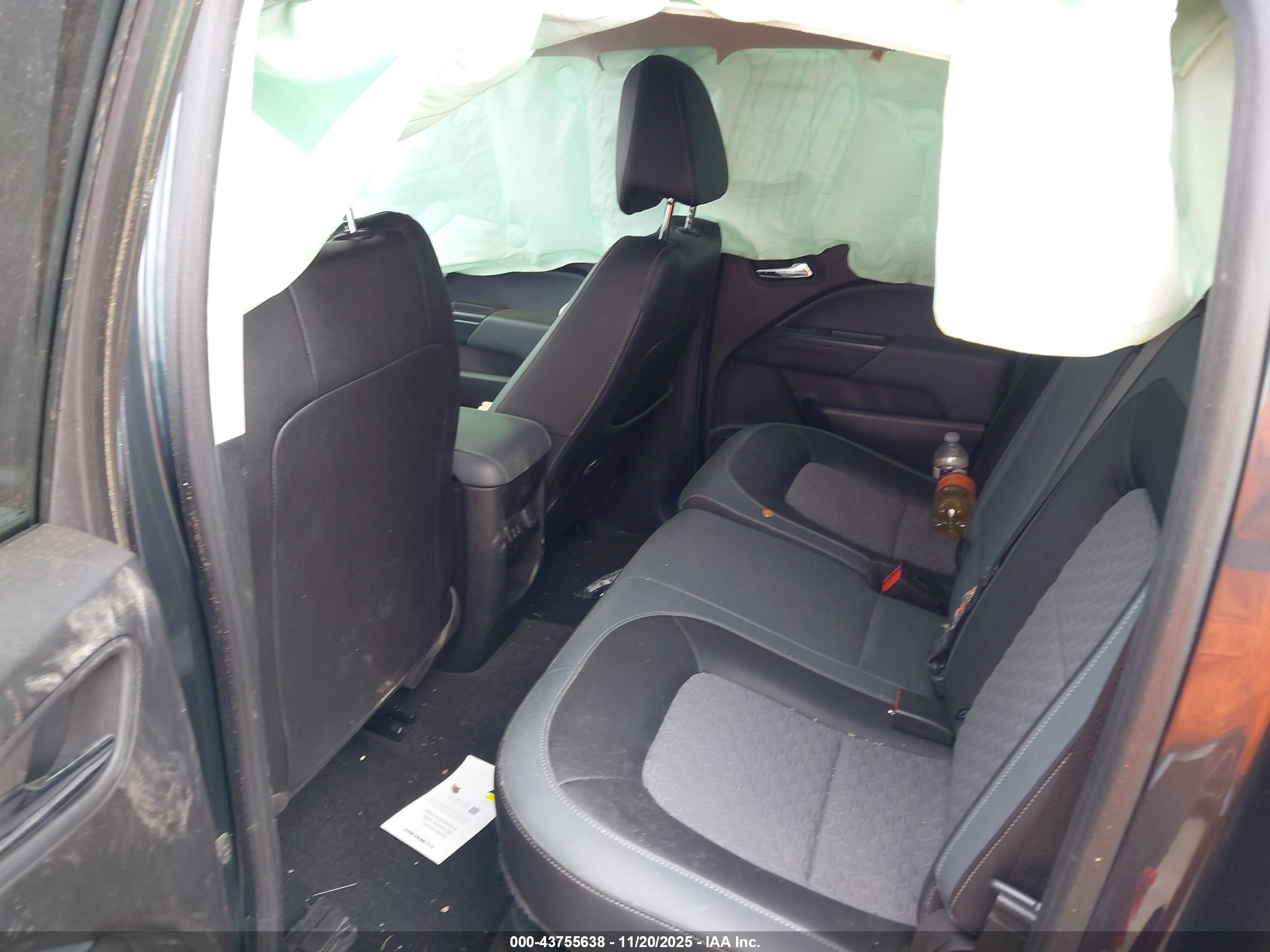 CHEVROLET COLORADO image 8