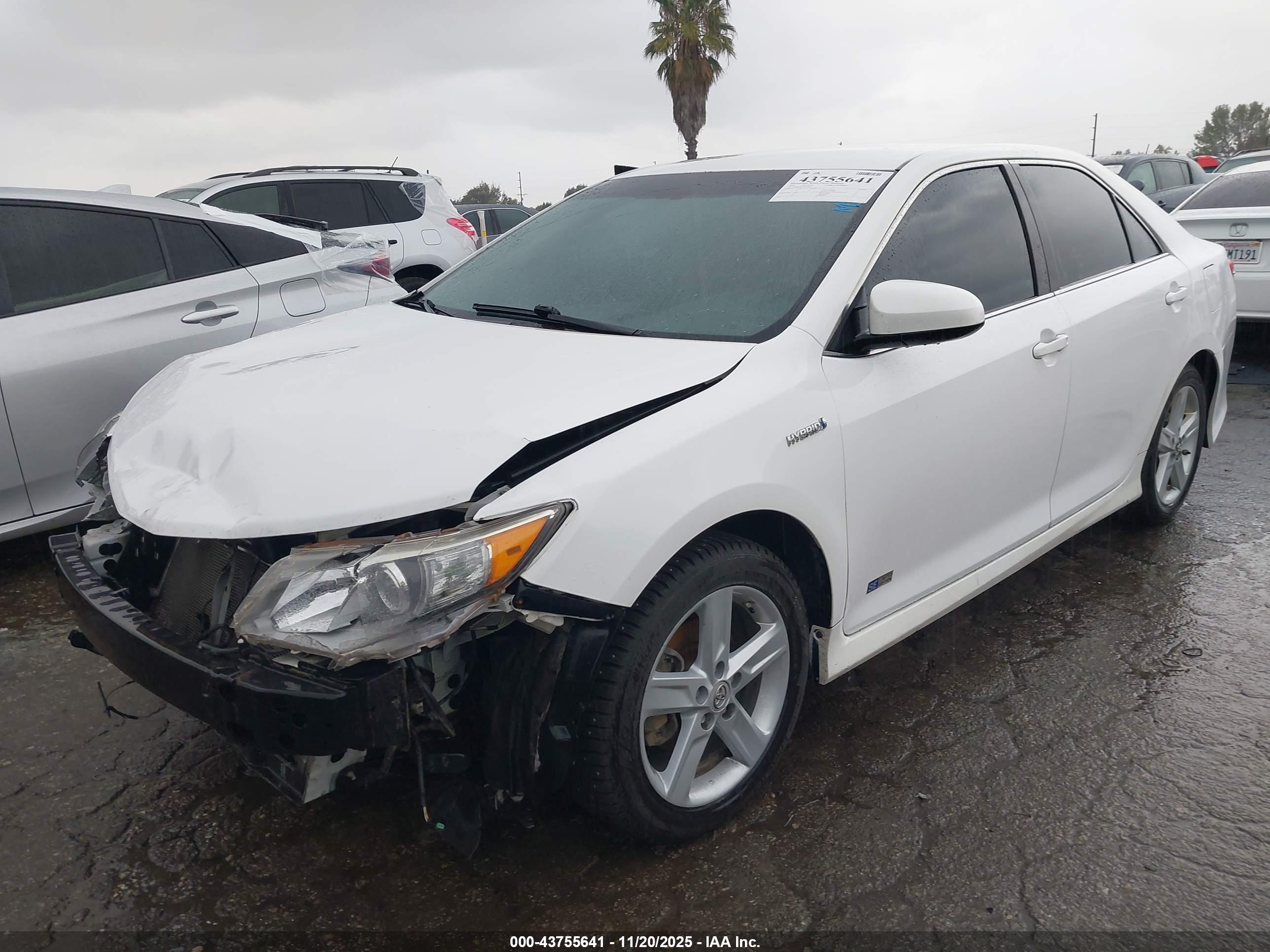 TOYOTA CAMRY image 2