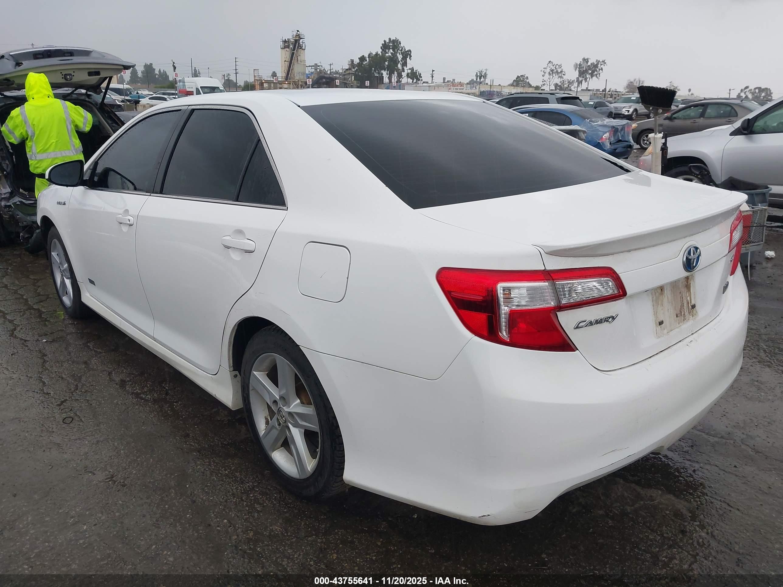 TOYOTA CAMRY image 3