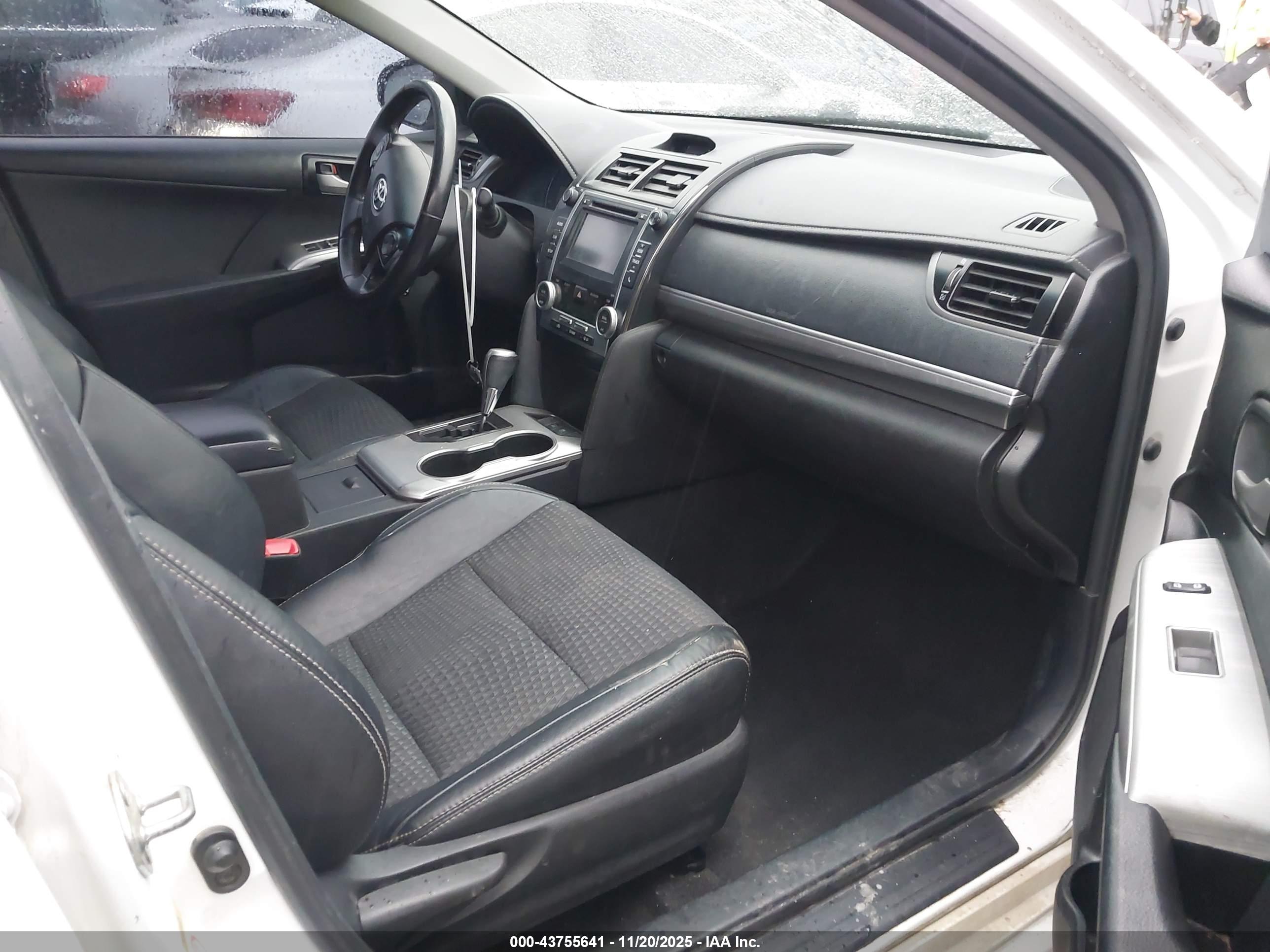 TOYOTA CAMRY image 5