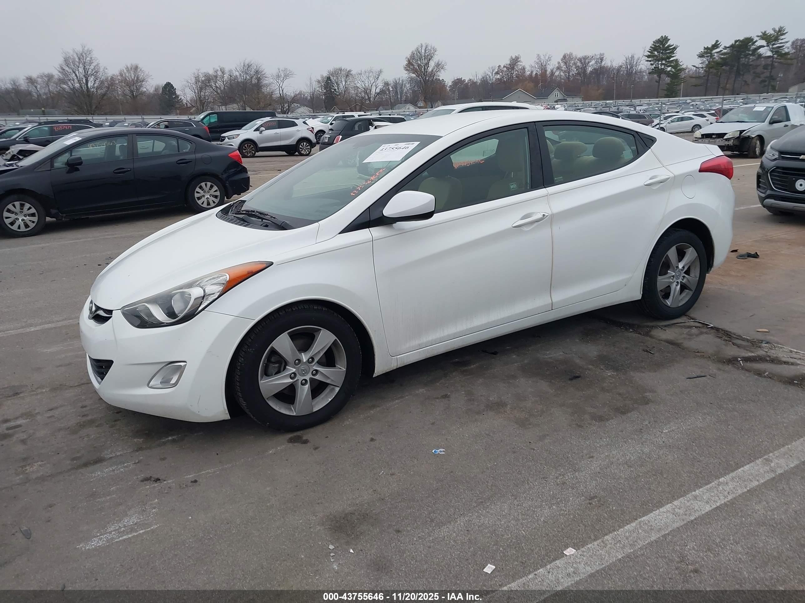 HYUNDAI ELANTRA image 2