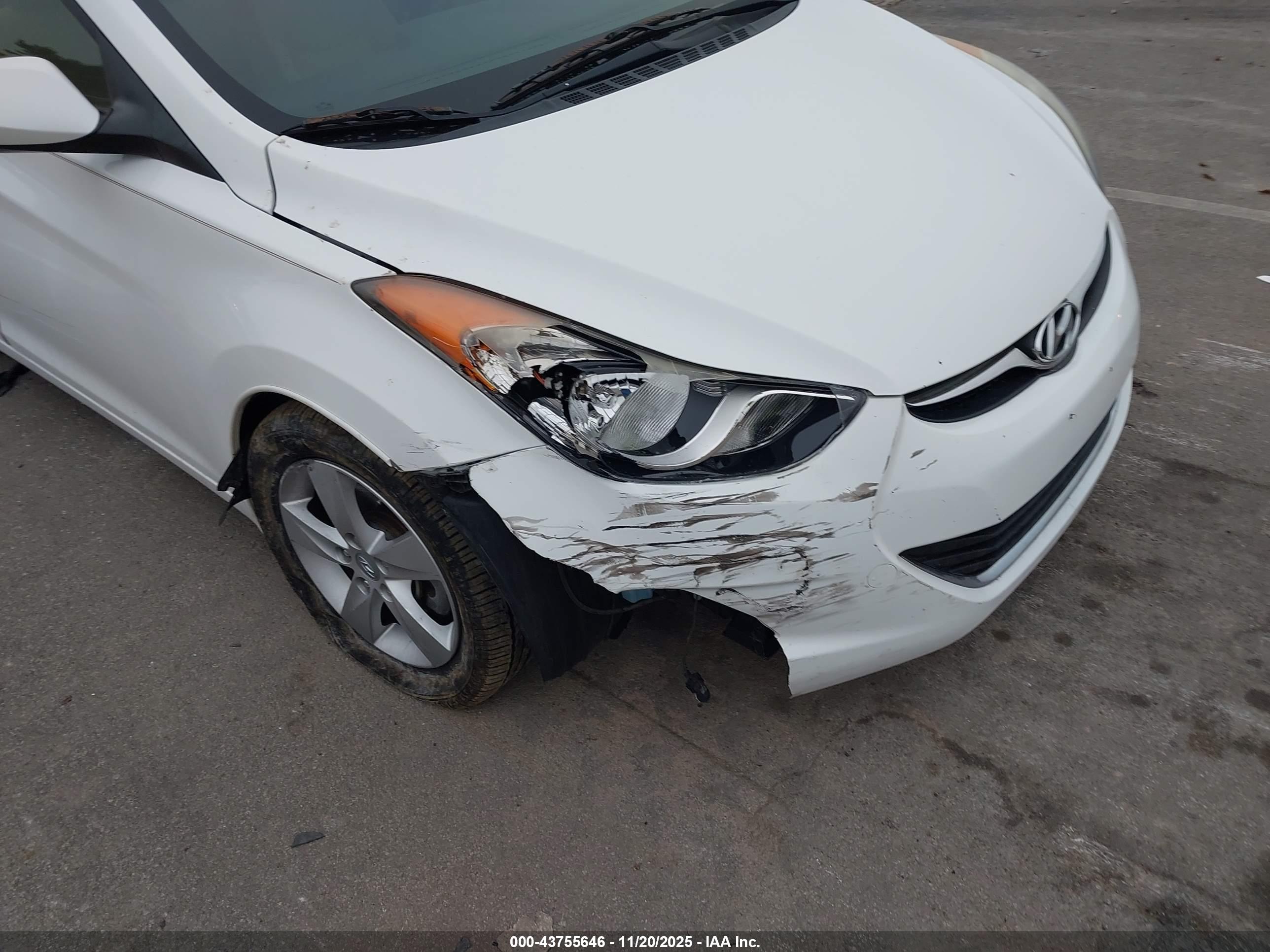 HYUNDAI ELANTRA image 6