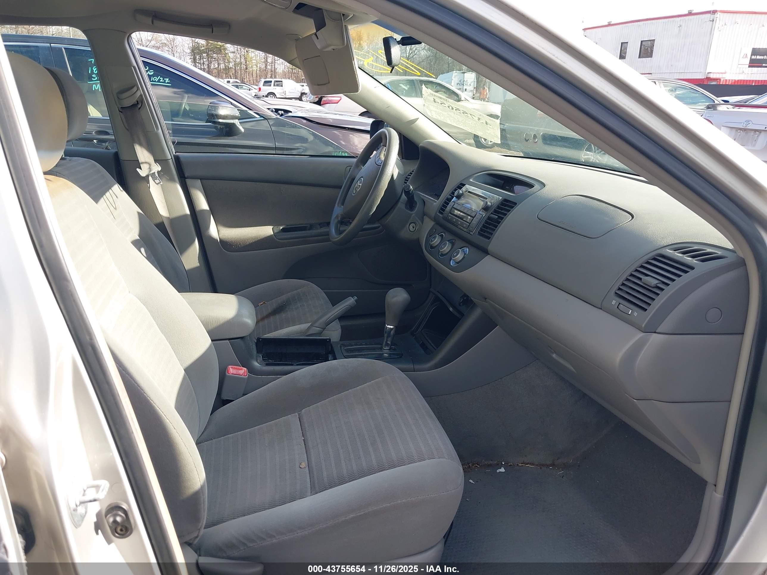 TOYOTA CAMRY image 5