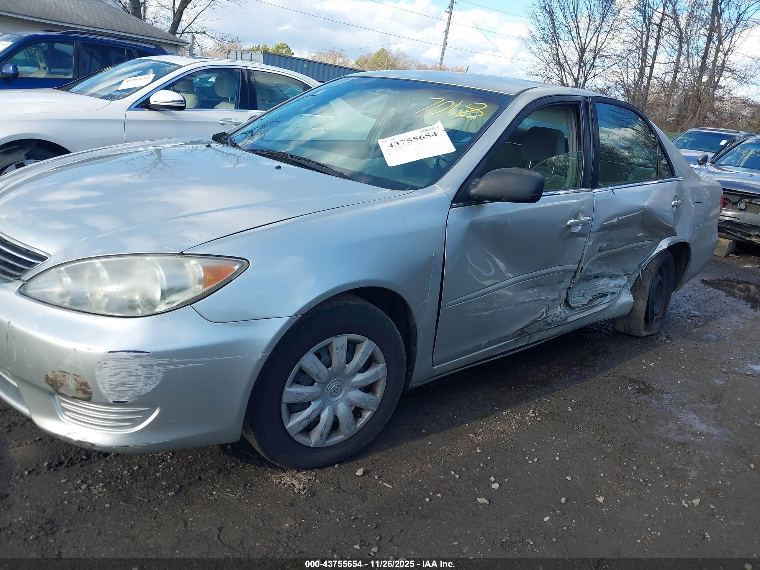TOYOTA CAMRY image 6