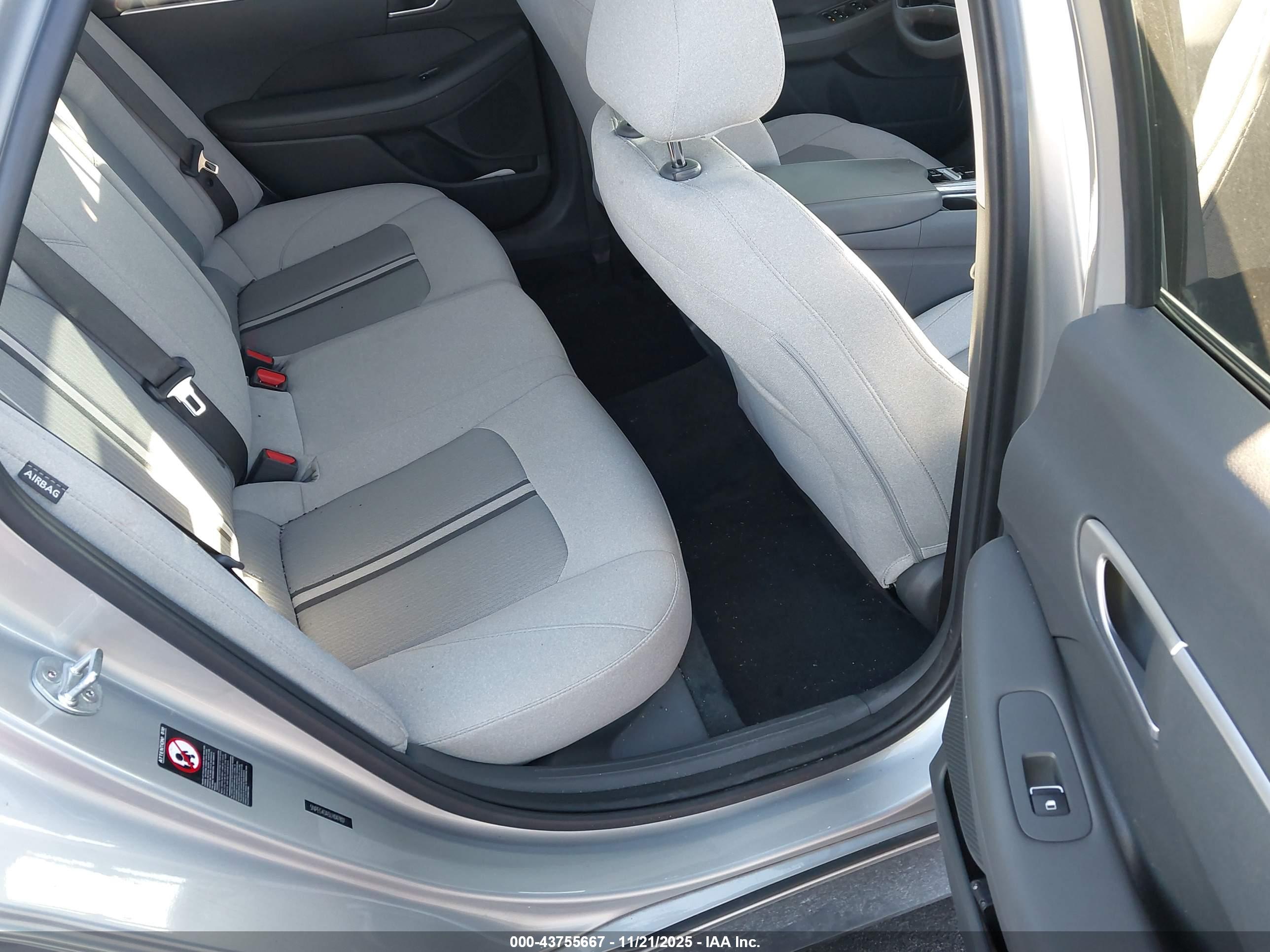 HYUNDAI SONATA image 8