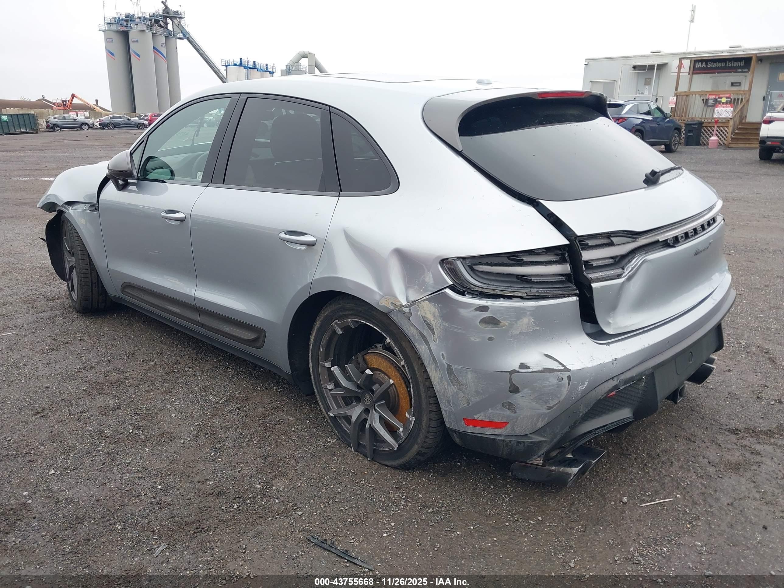 PORSCHE MACAN image 3