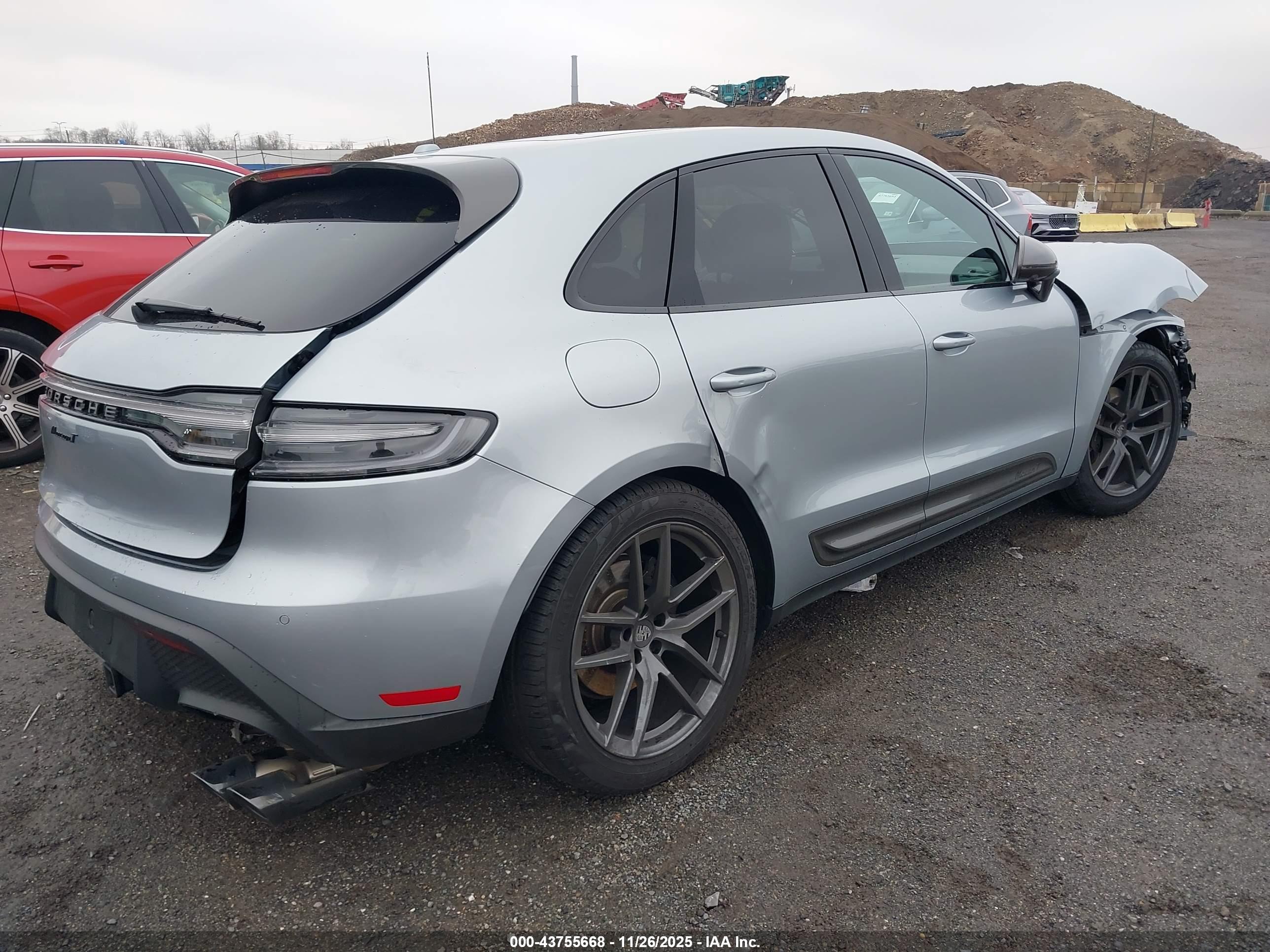PORSCHE MACAN image 4