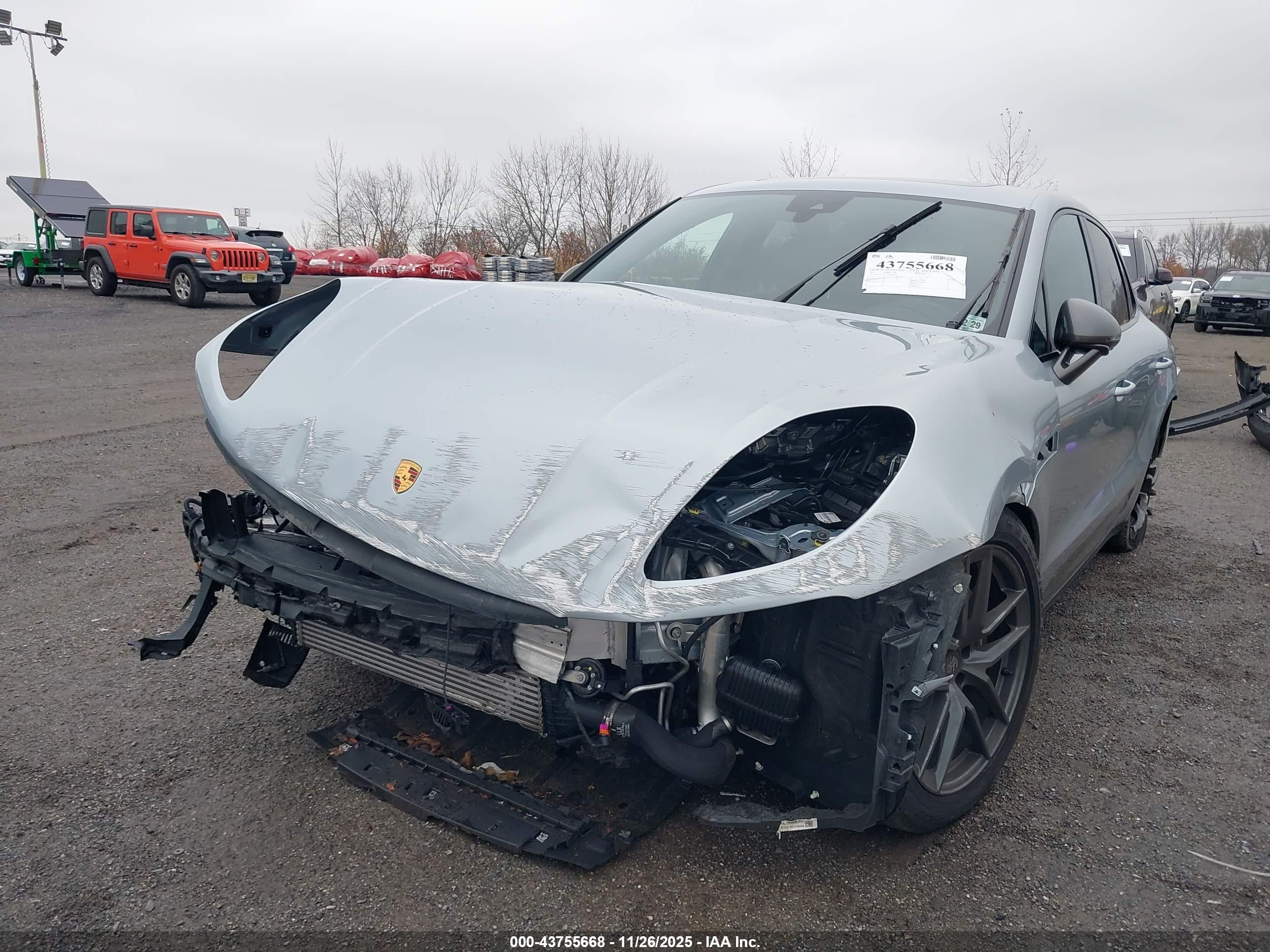 PORSCHE MACAN image 6