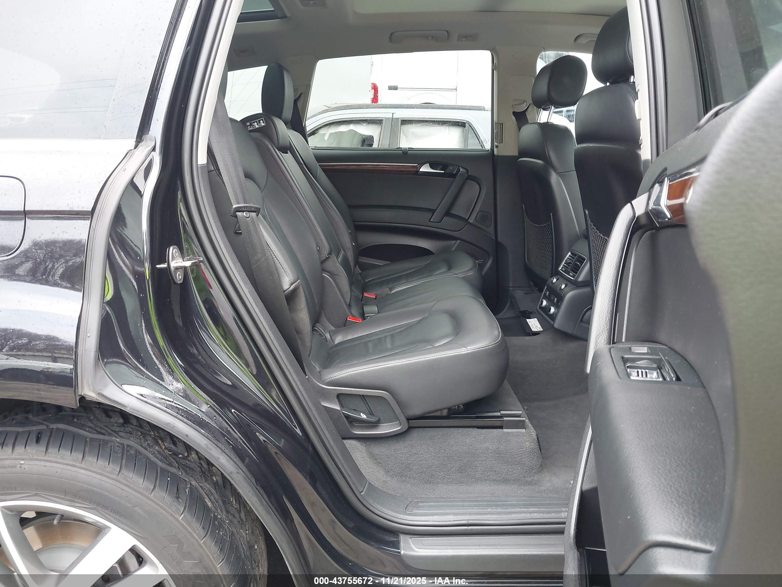 AUDI Q7 image 8