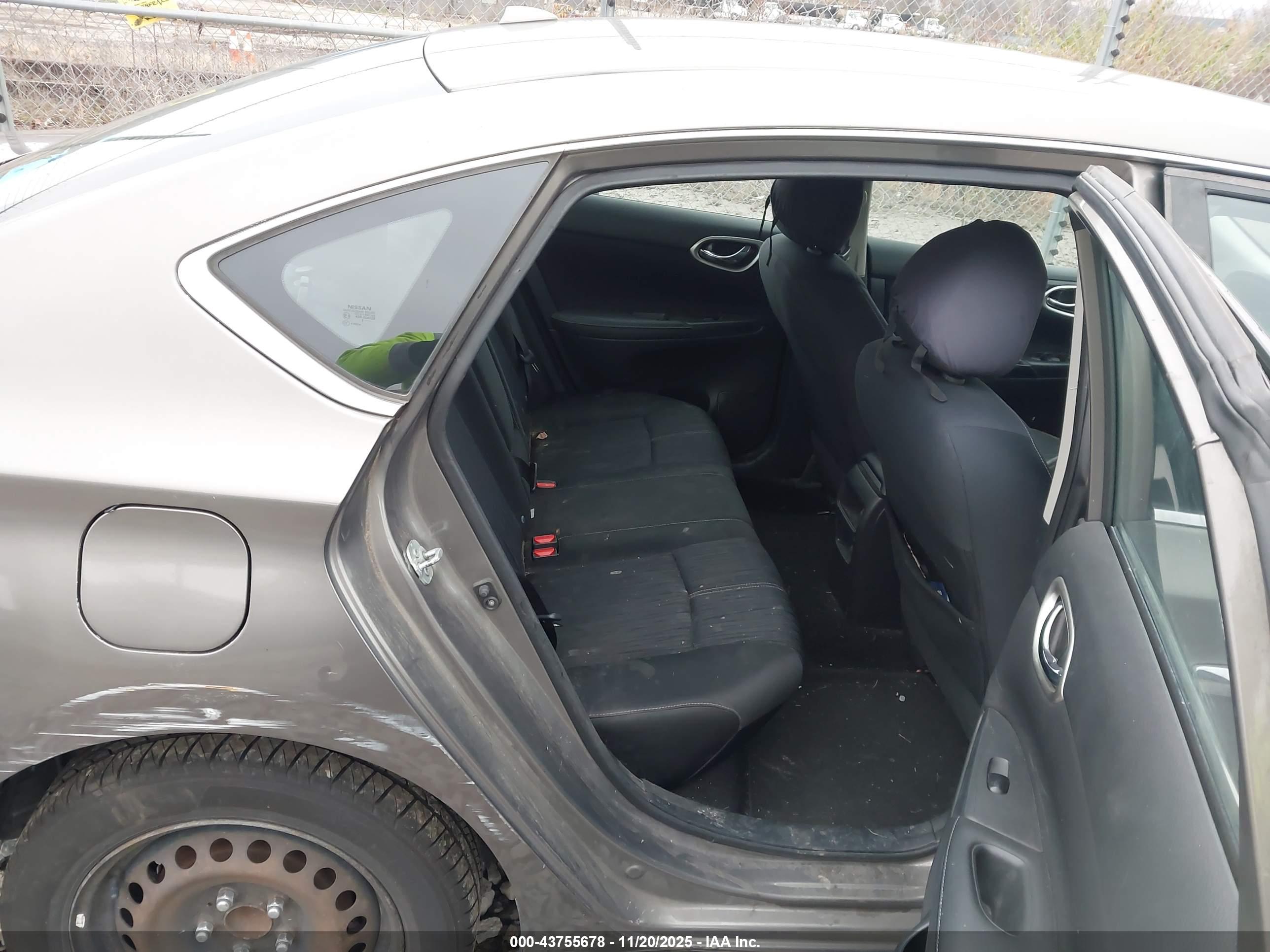NISSAN SENTRA image 8