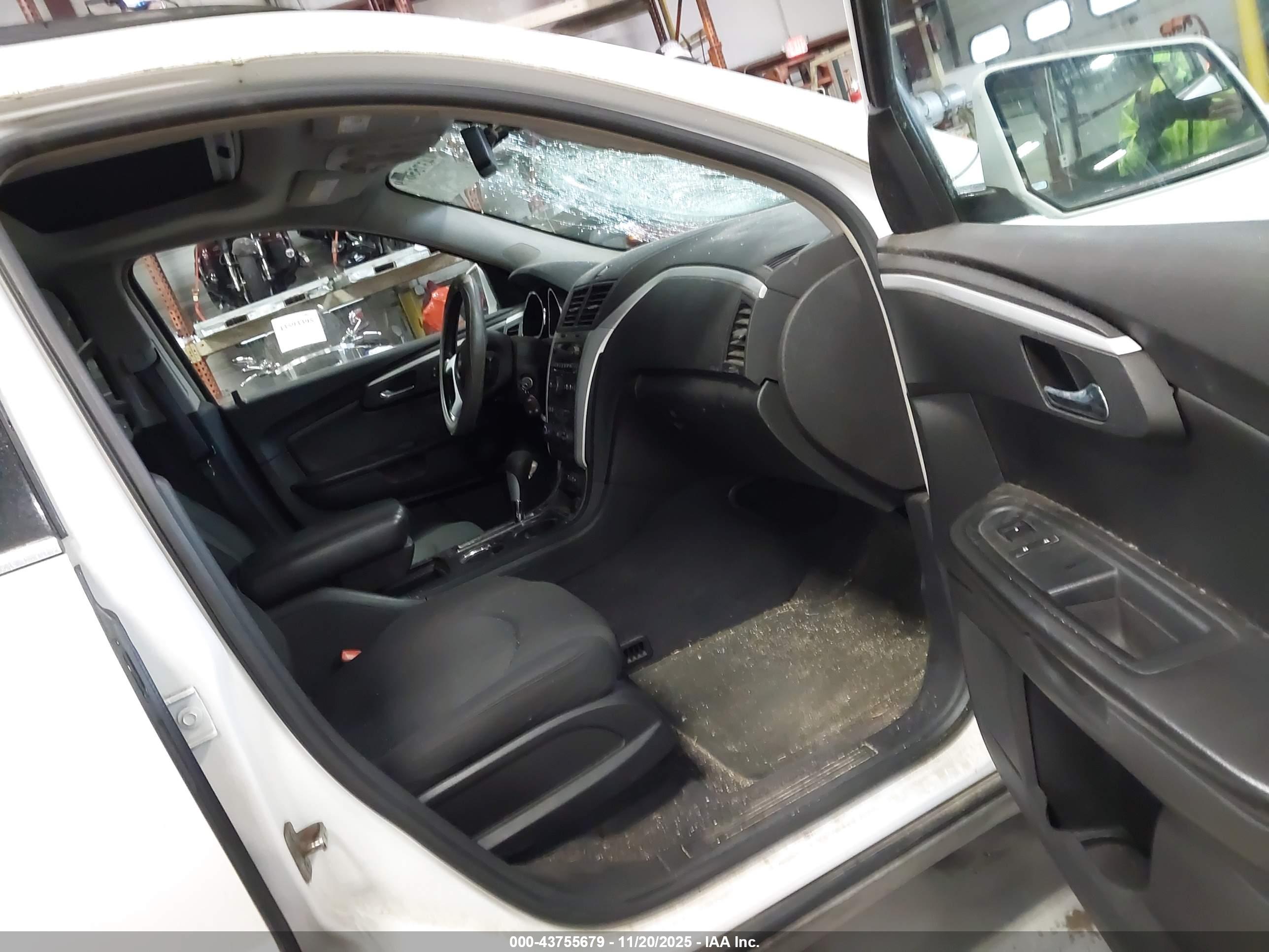 CHEVROLET TRAVERSE image 5