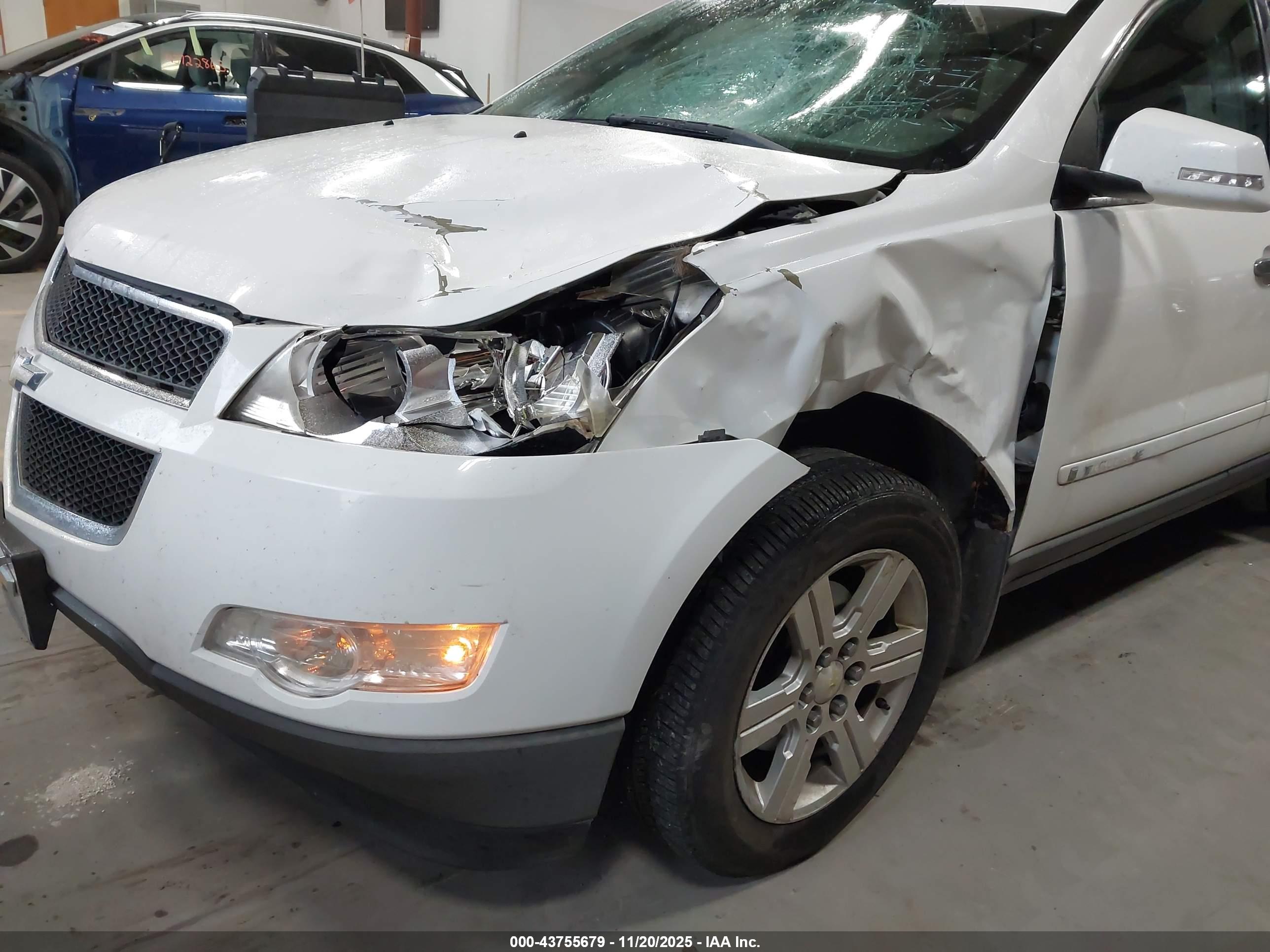 CHEVROLET TRAVERSE image 6