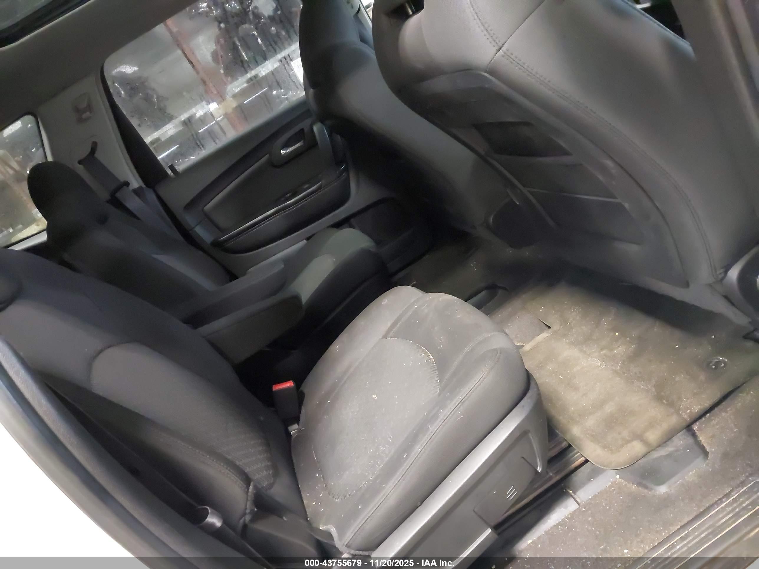 CHEVROLET TRAVERSE image 8