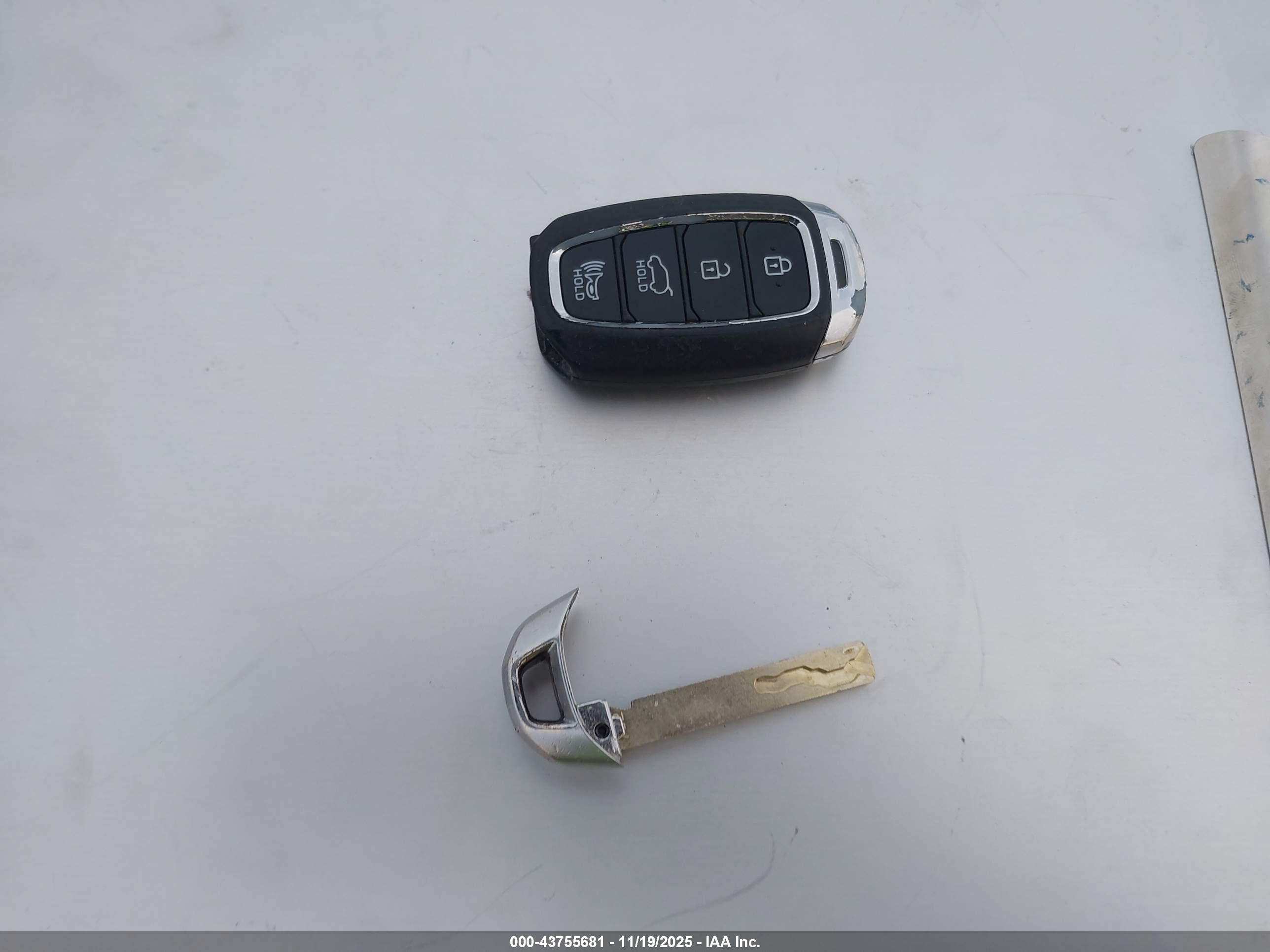 HYUNDAI SANTA image 11