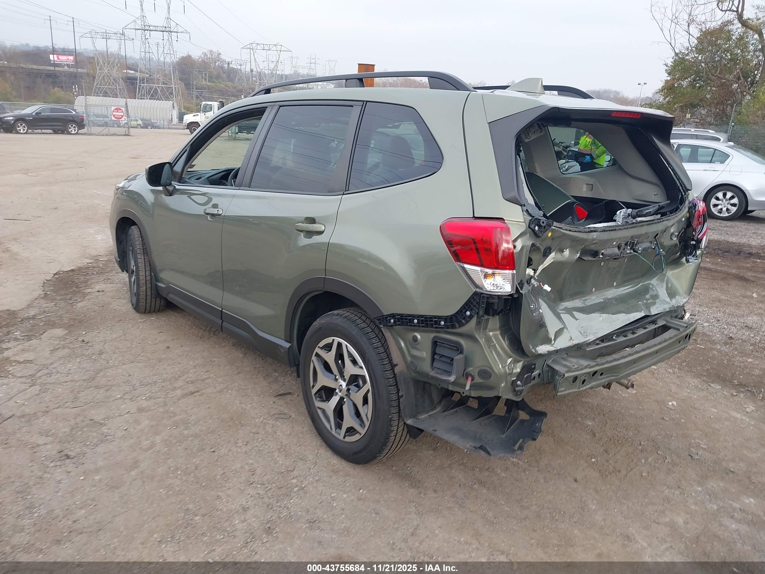 SUBARU FORESTER image 3
