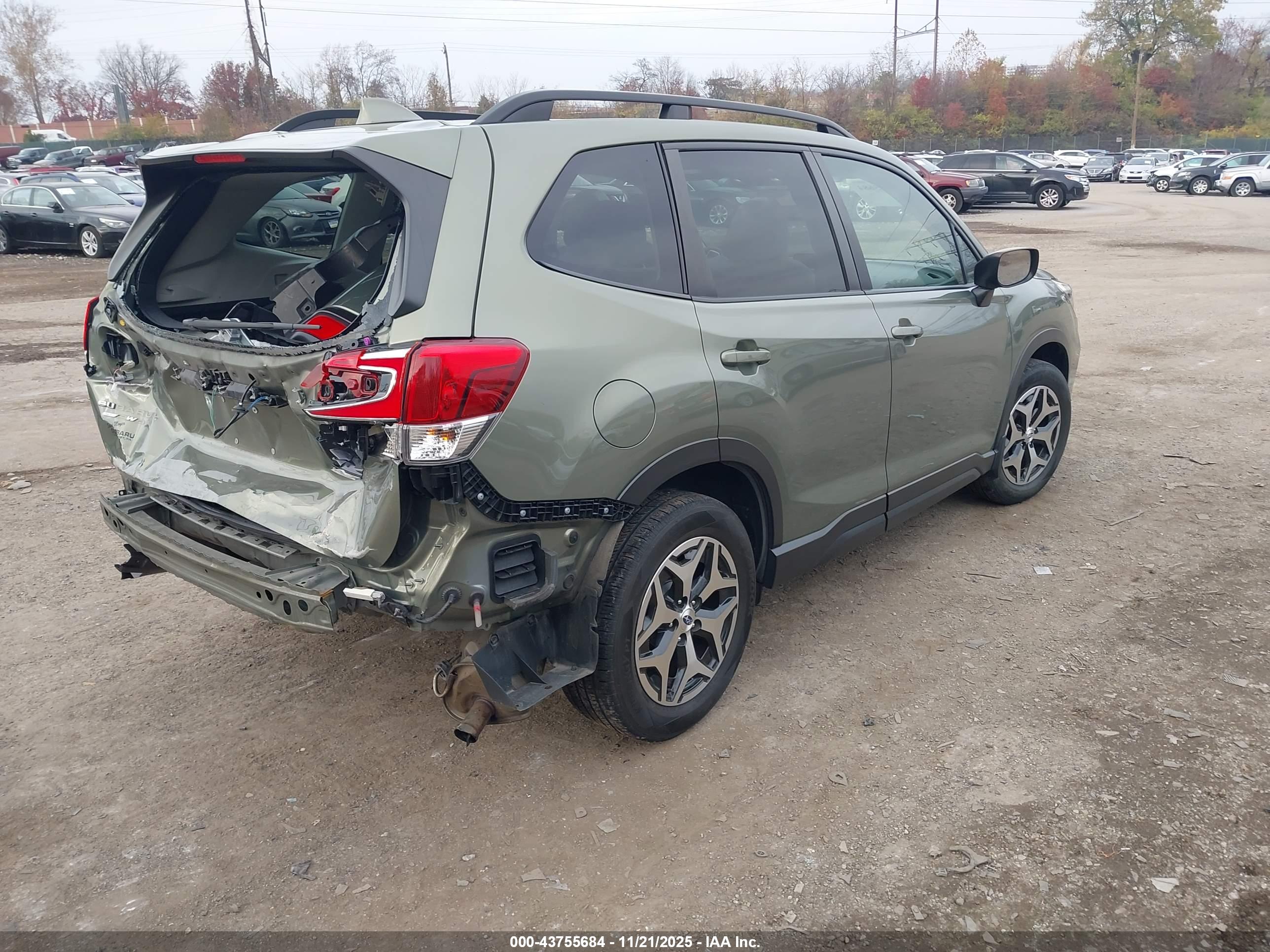 SUBARU FORESTER image 4