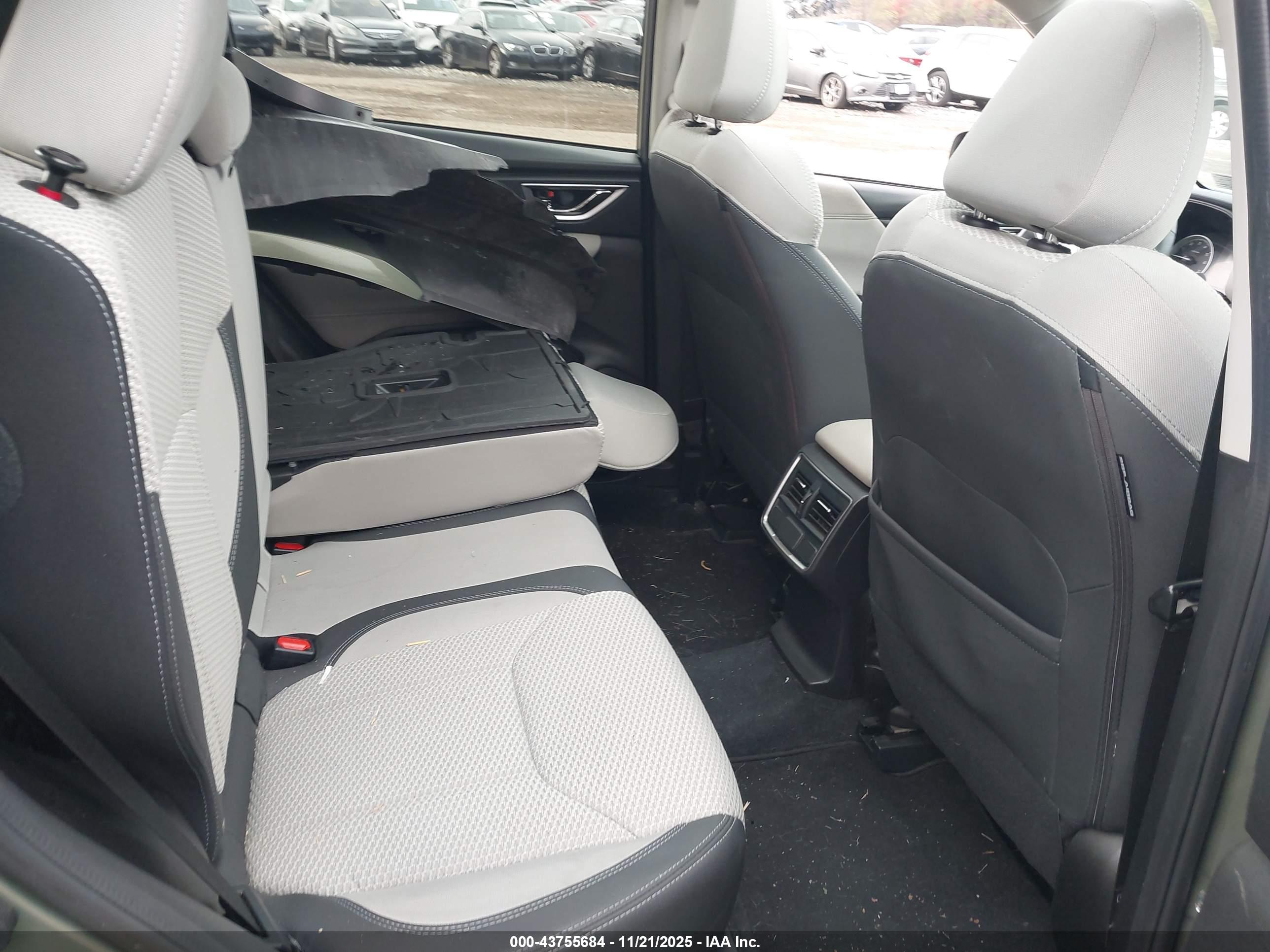 SUBARU FORESTER image 8
