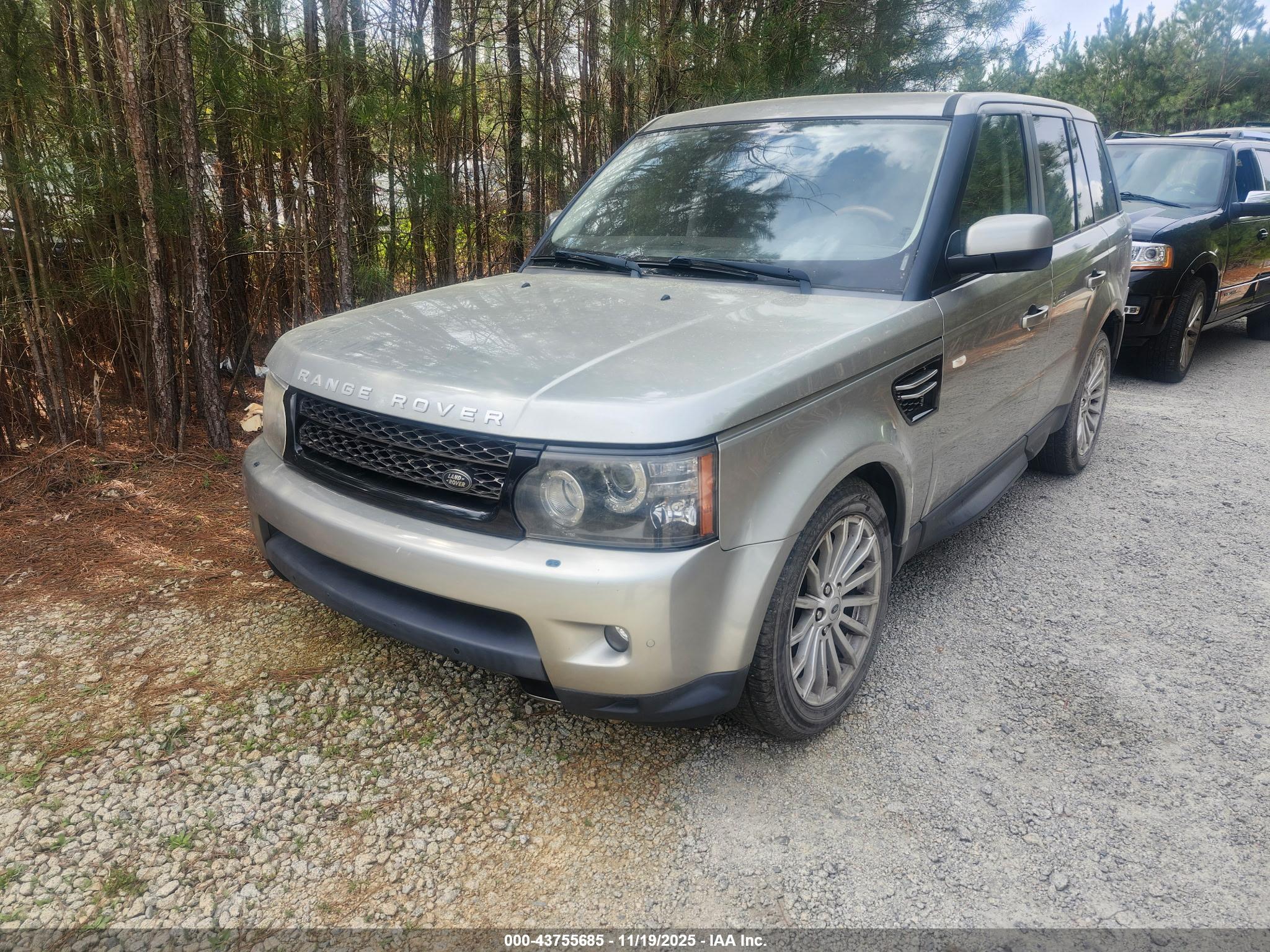 LAND ROVER image 6