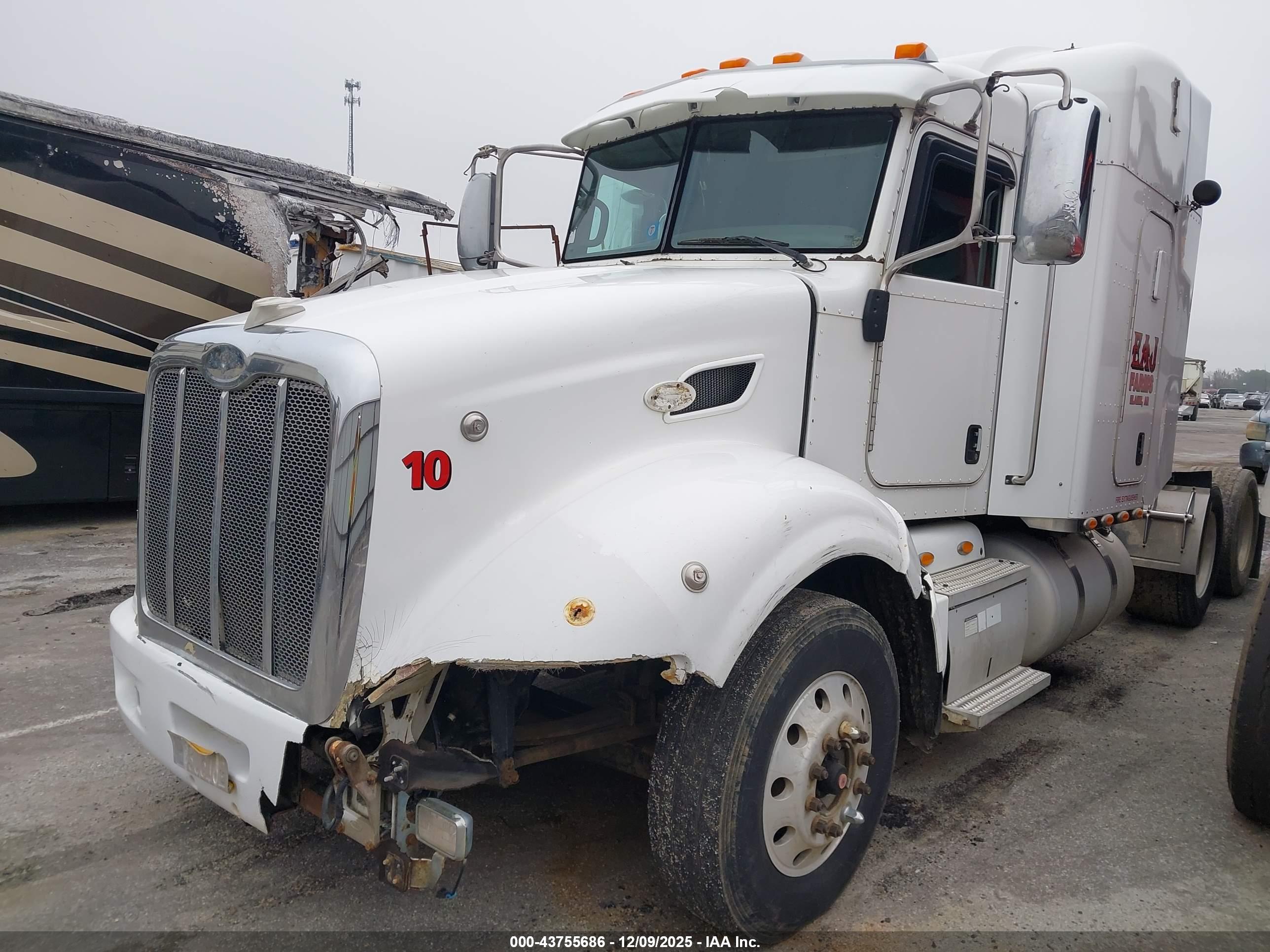 PETERBILT 386 image 2