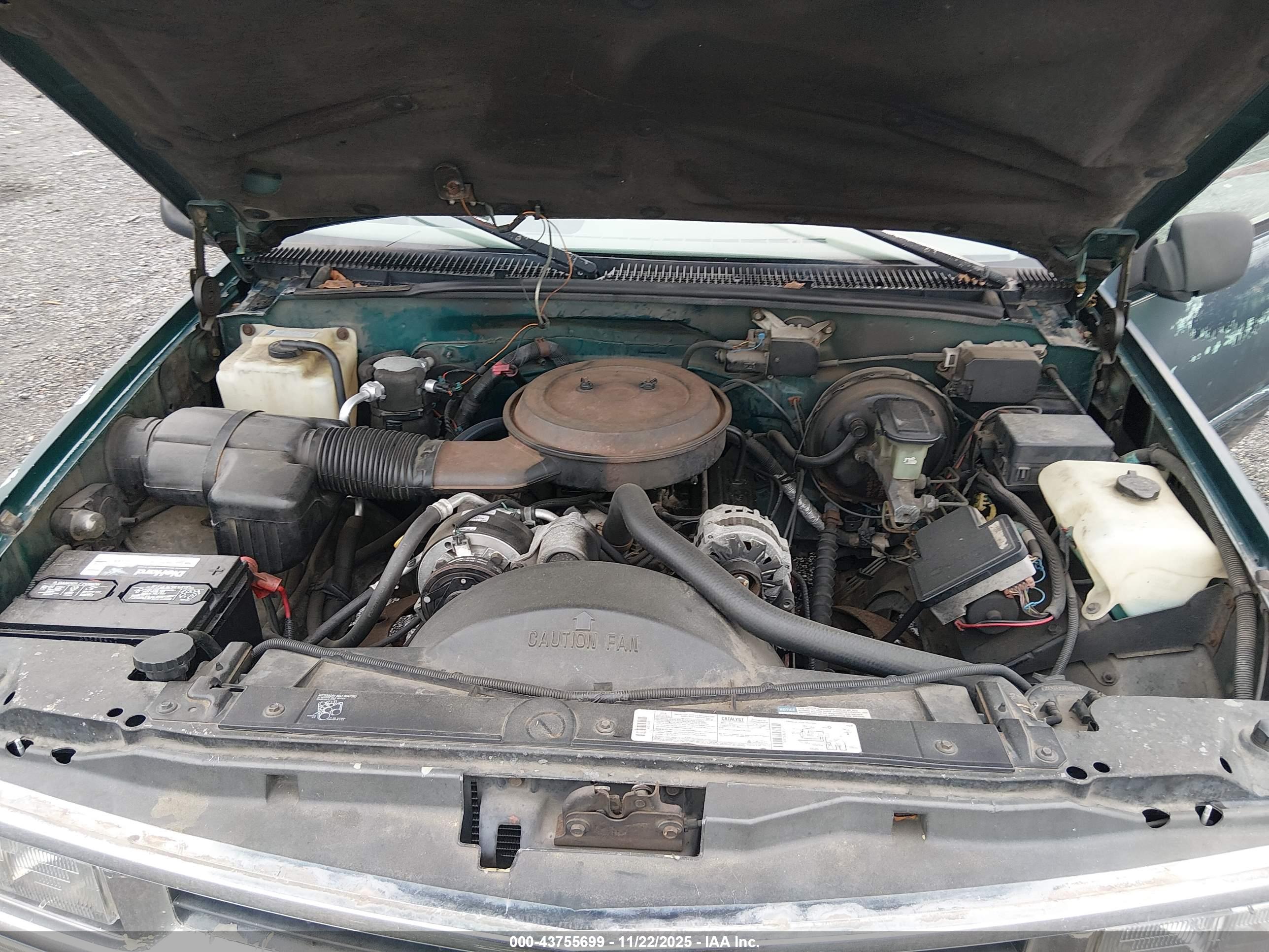 CHEVROLET GMT-400 image 10