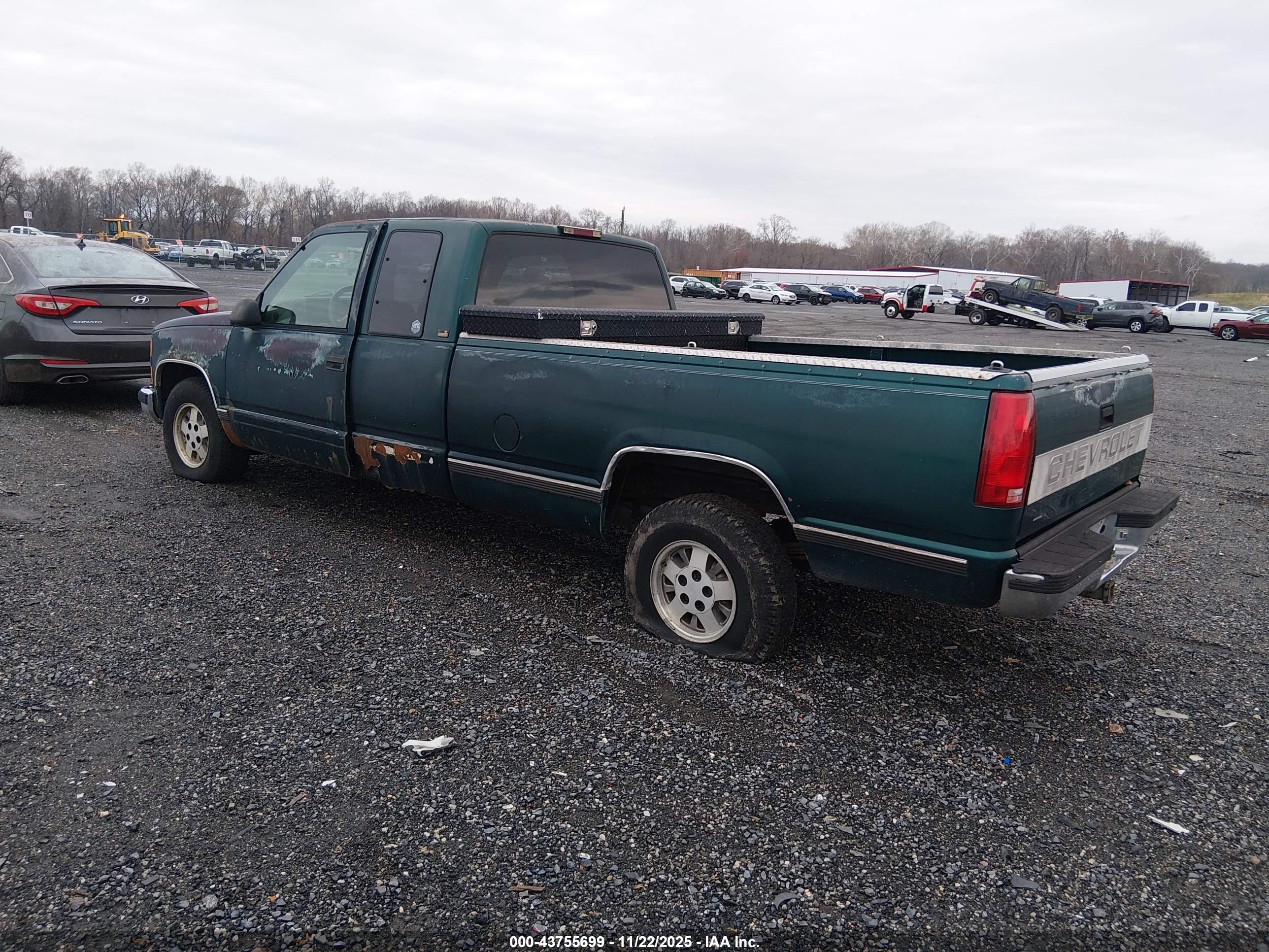 CHEVROLET GMT-400 image 3