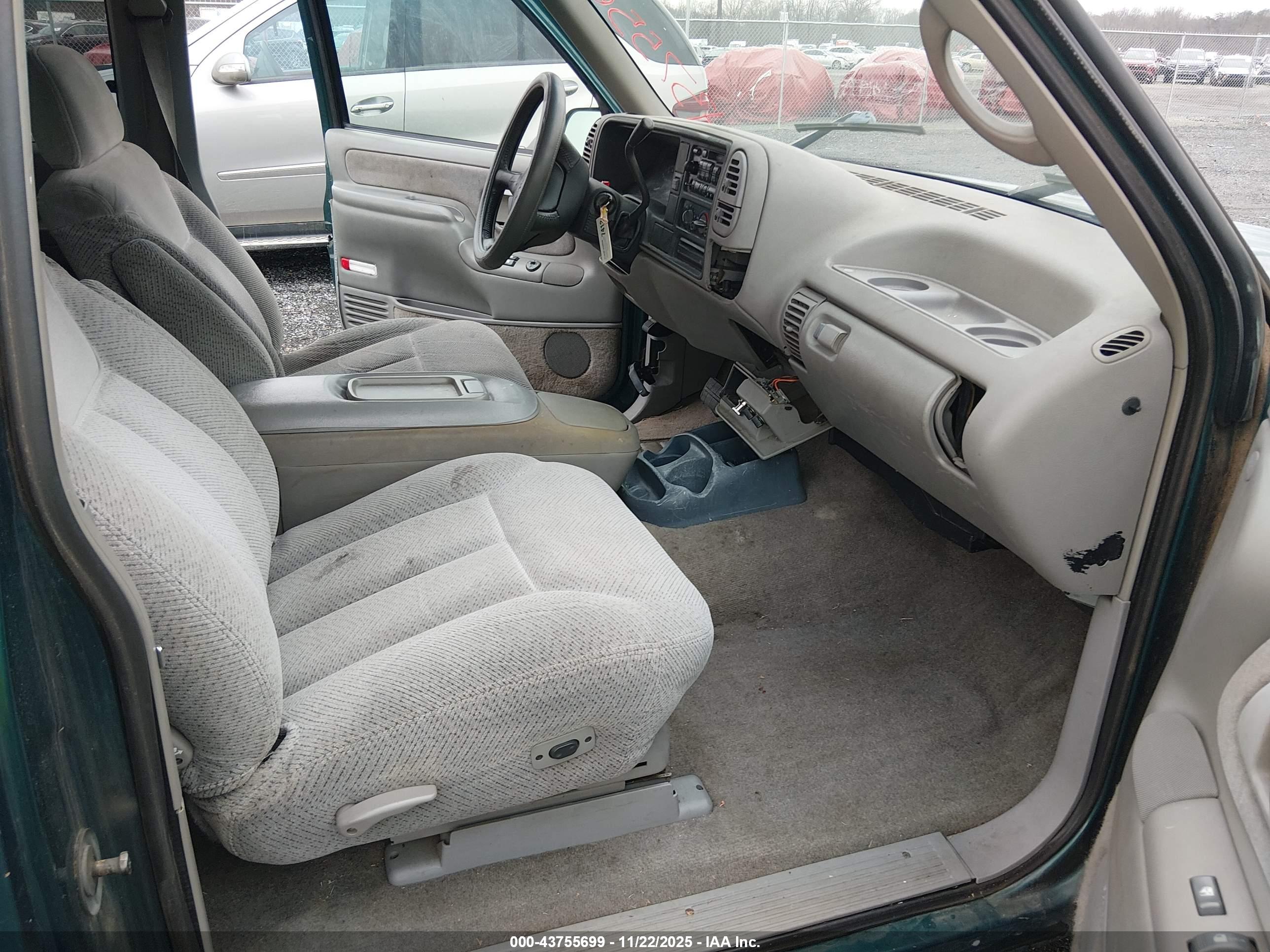 CHEVROLET GMT-400 image 5