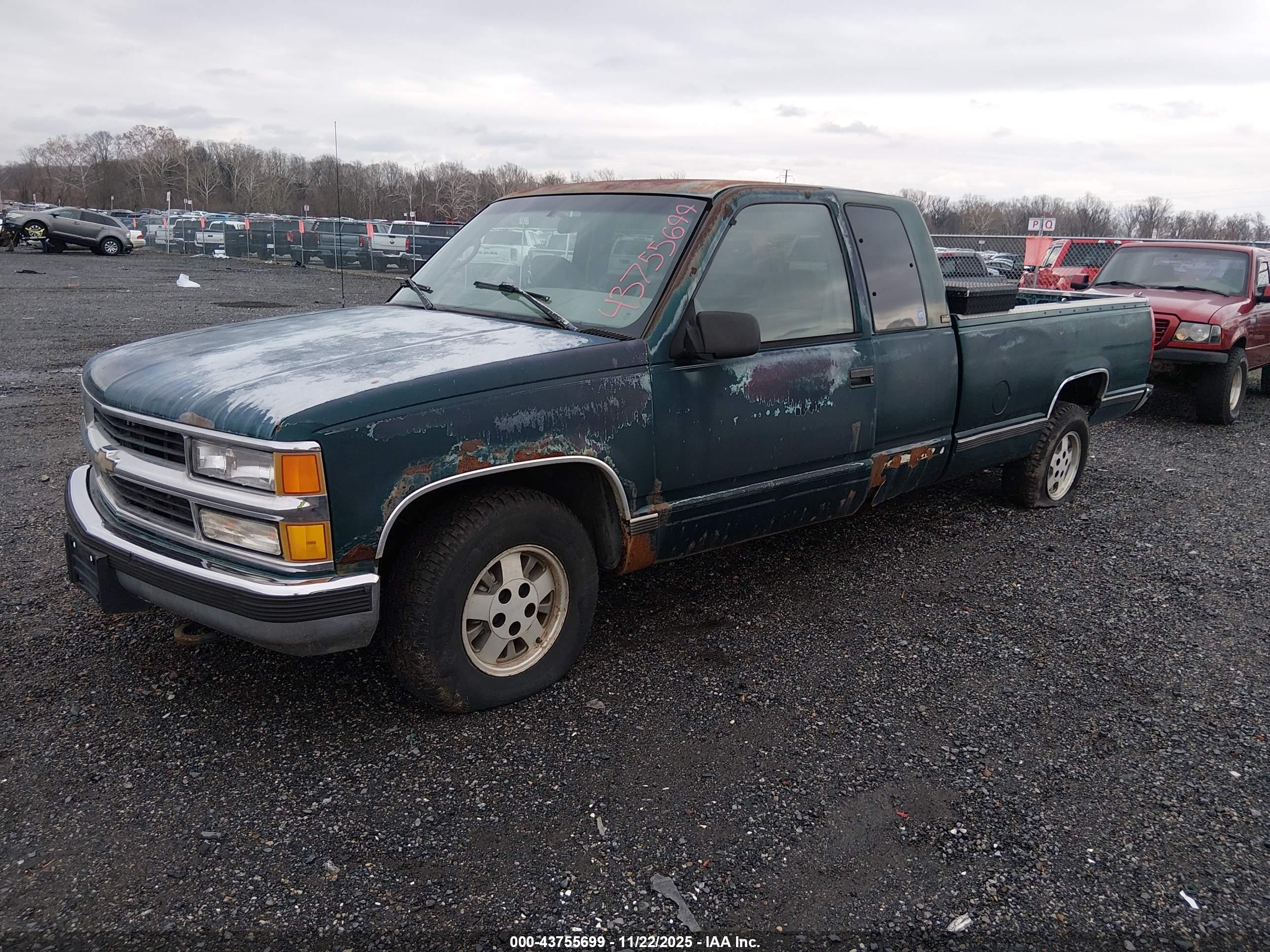 CHEVROLET GMT-400 image 6