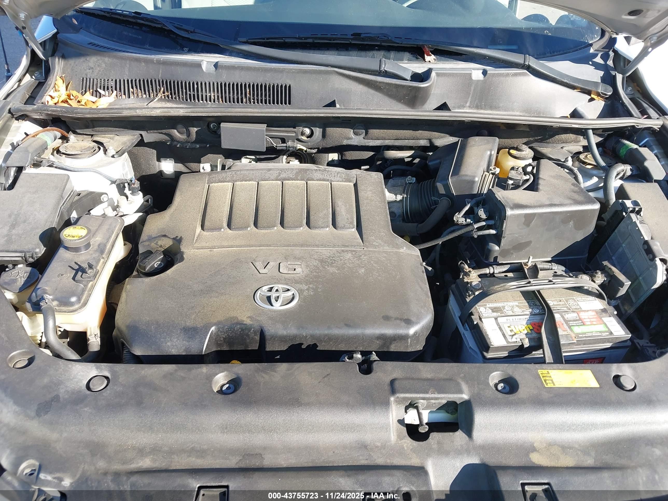 TOYOTA RAV4 image 10