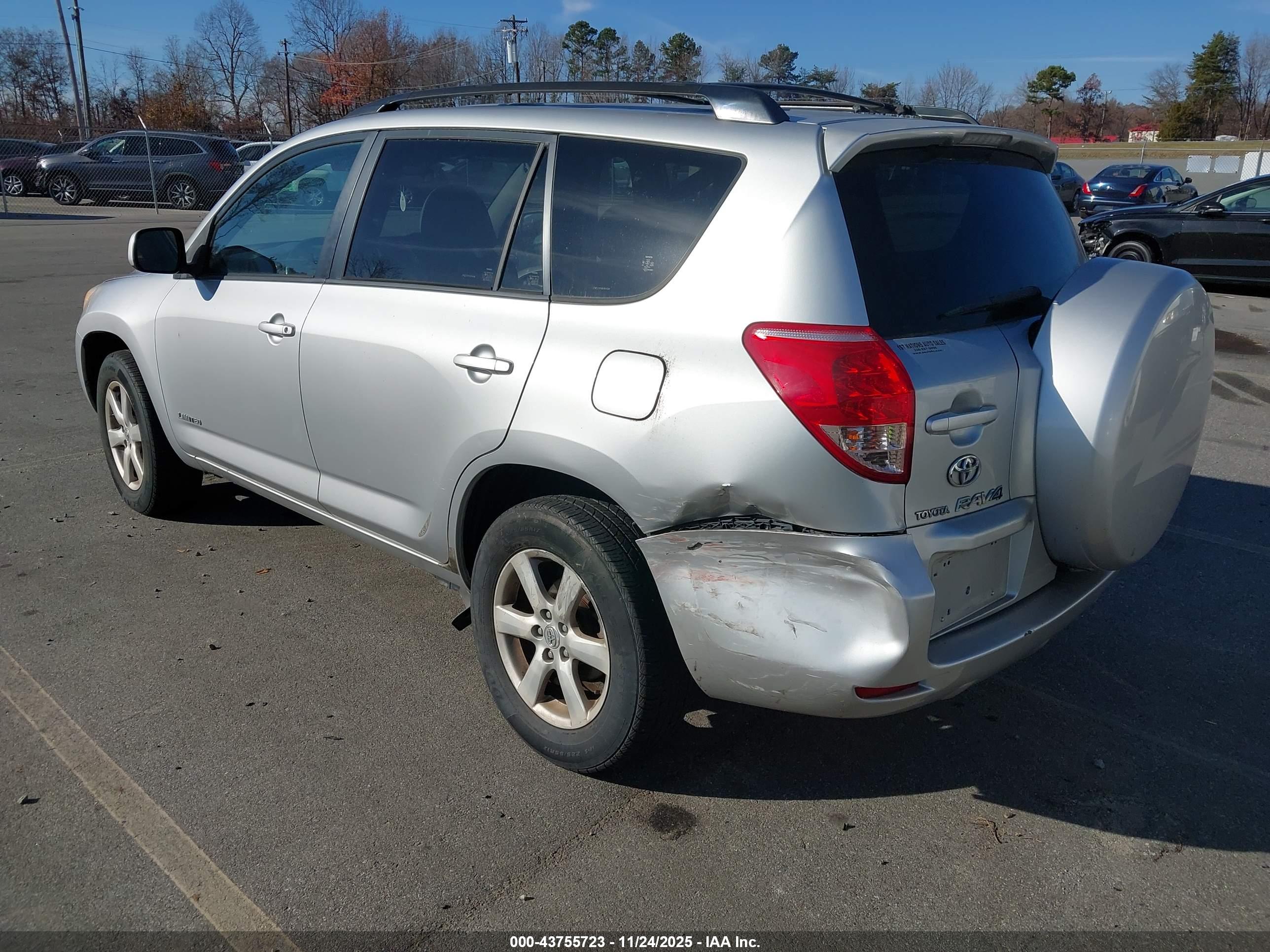 TOYOTA RAV4 image 3