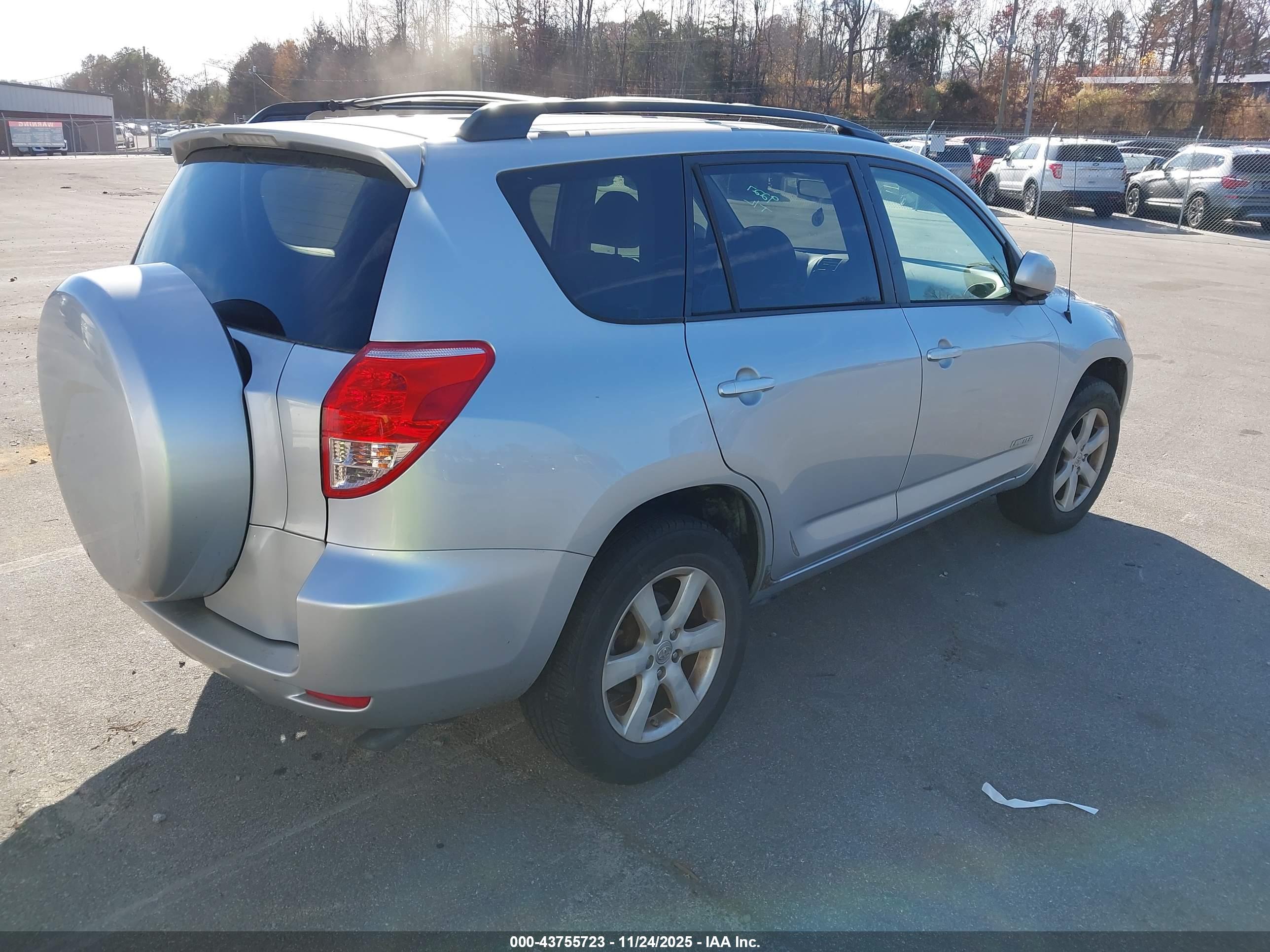 TOYOTA RAV4 image 4