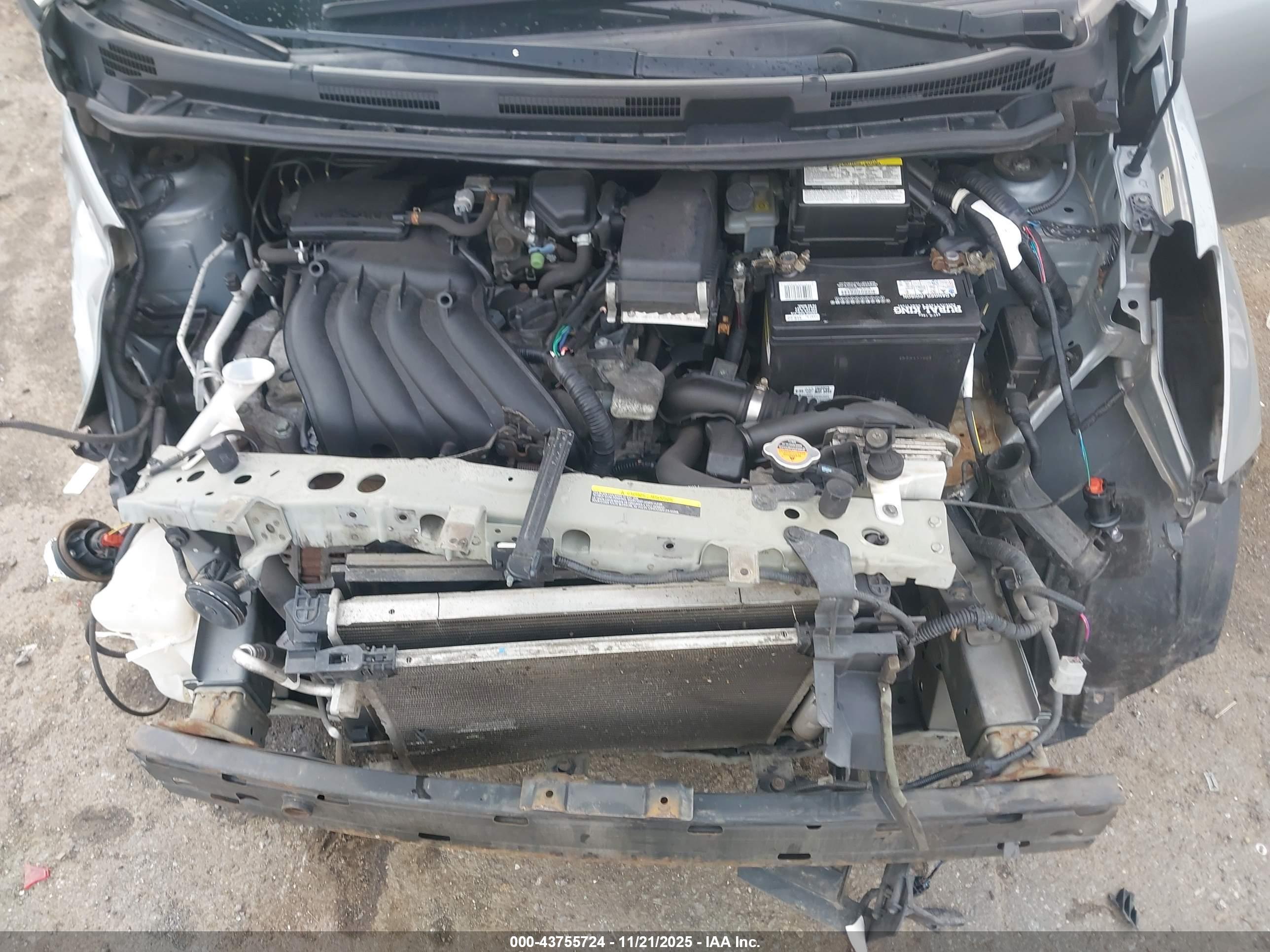 NISSAN VERSA image 10