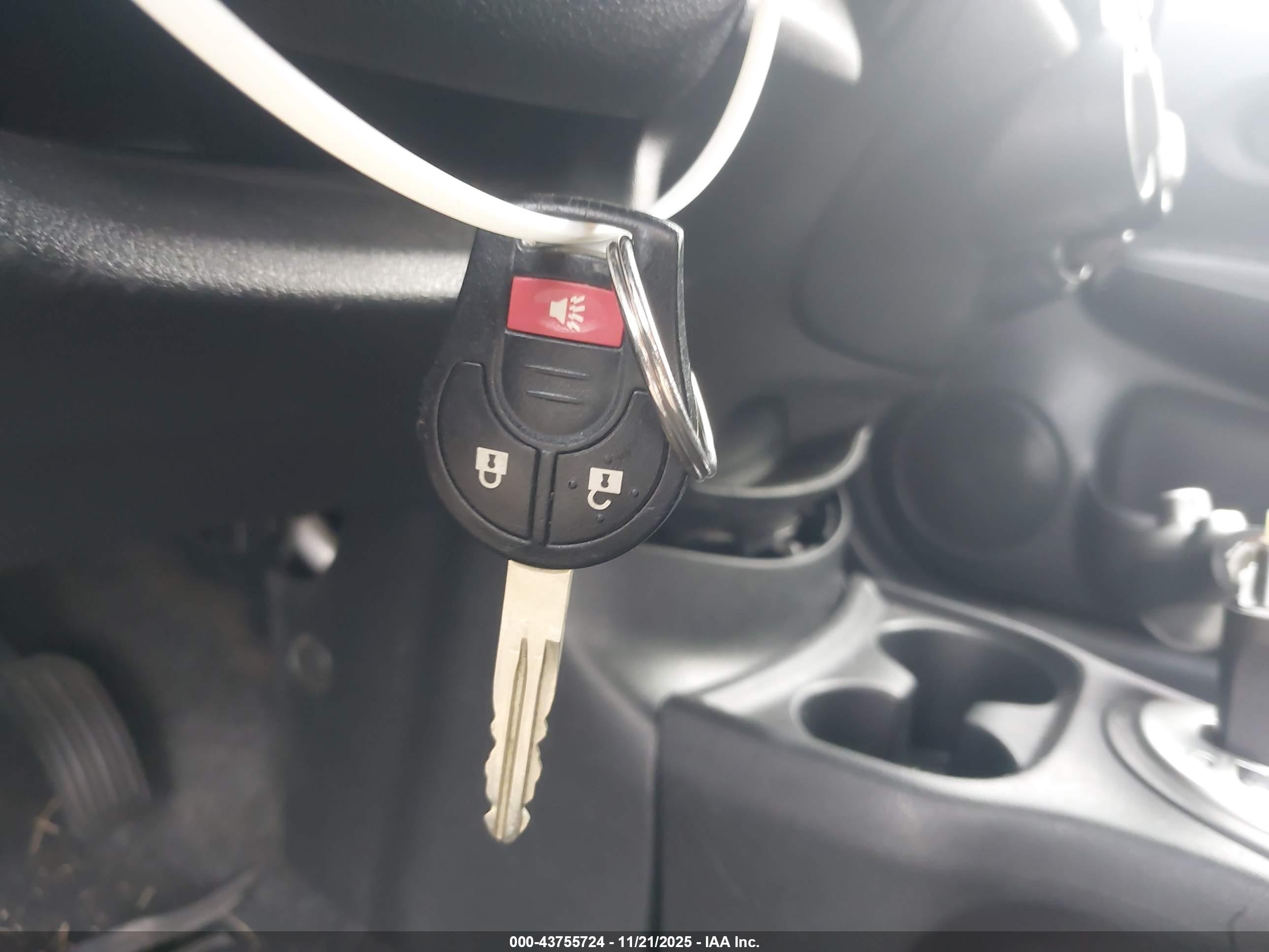 NISSAN VERSA image 11