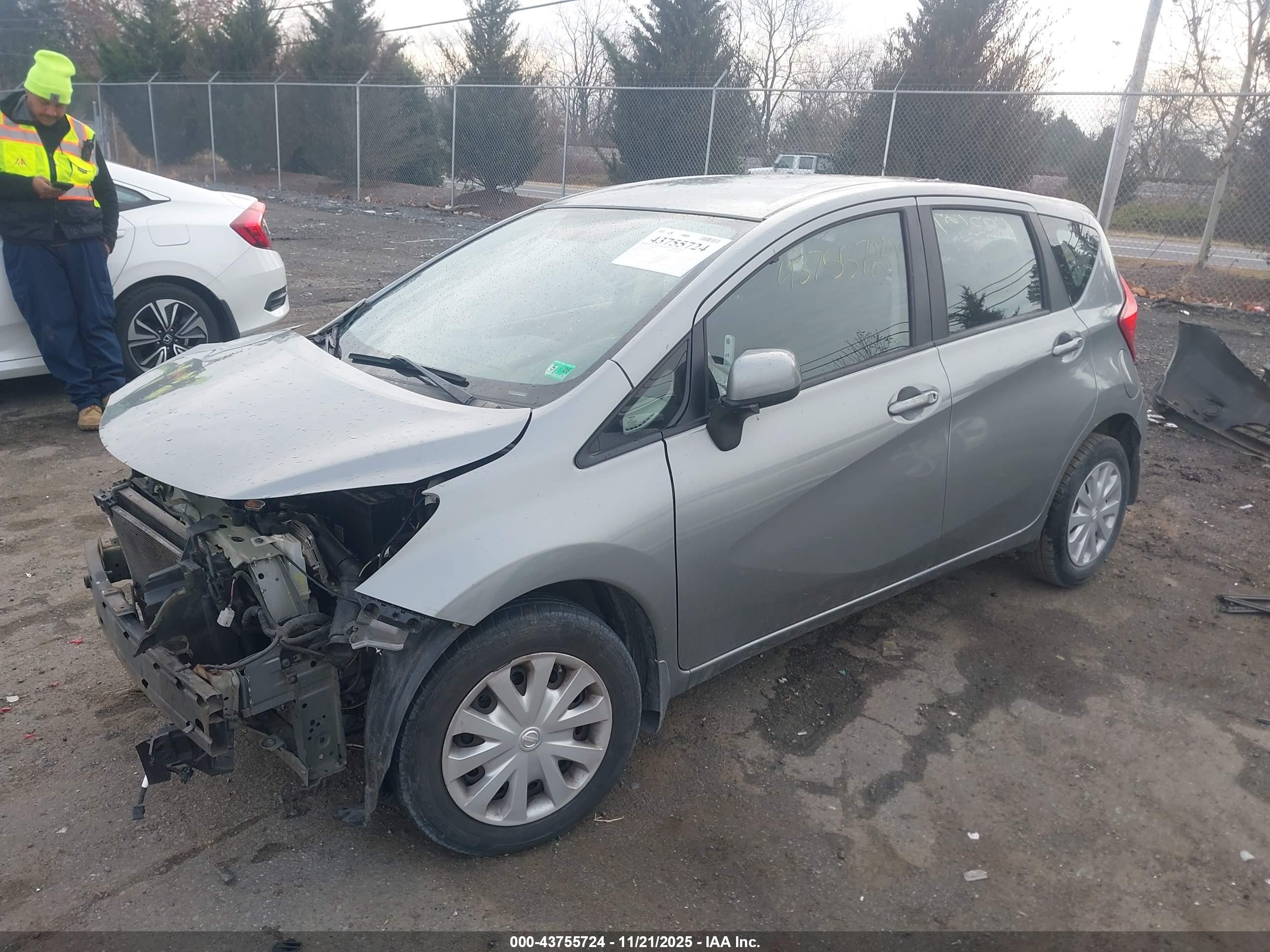 NISSAN VERSA image 2