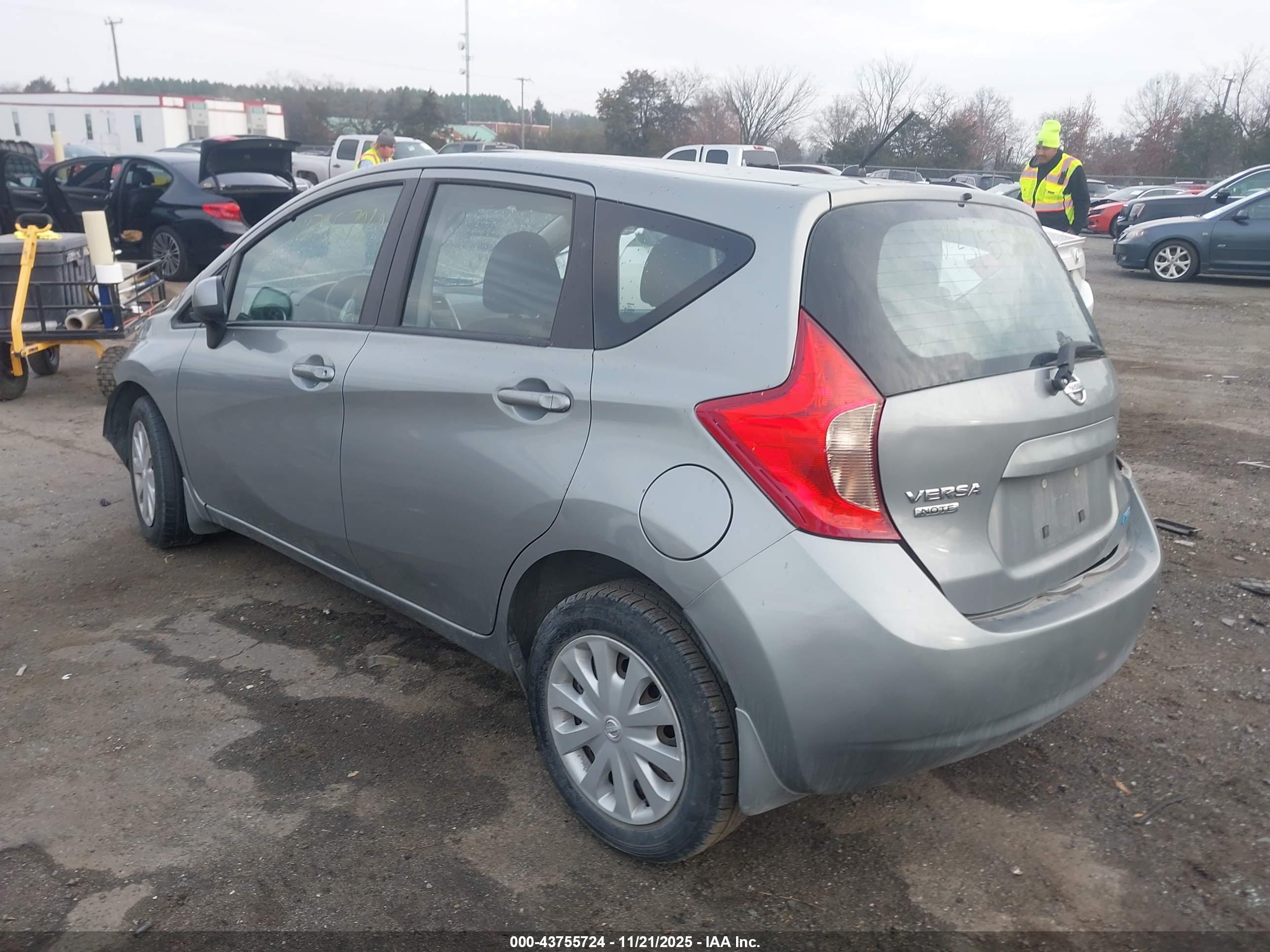 NISSAN VERSA image 3