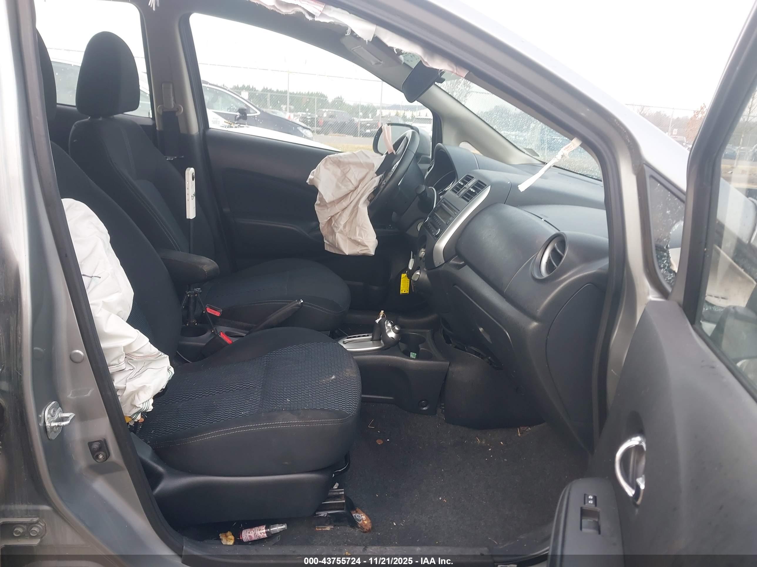 NISSAN VERSA image 5