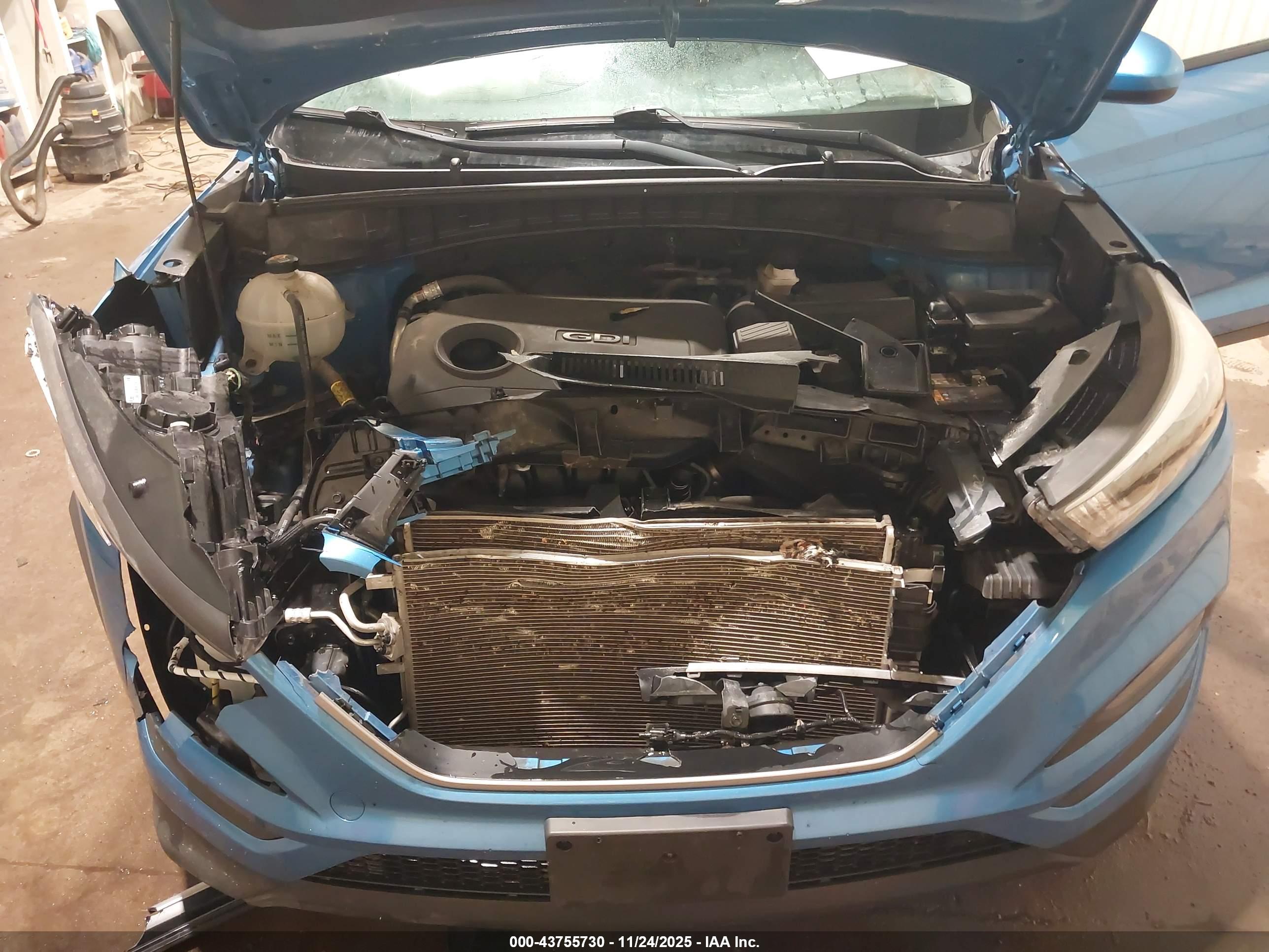 HYUNDAI TUCSON image 10