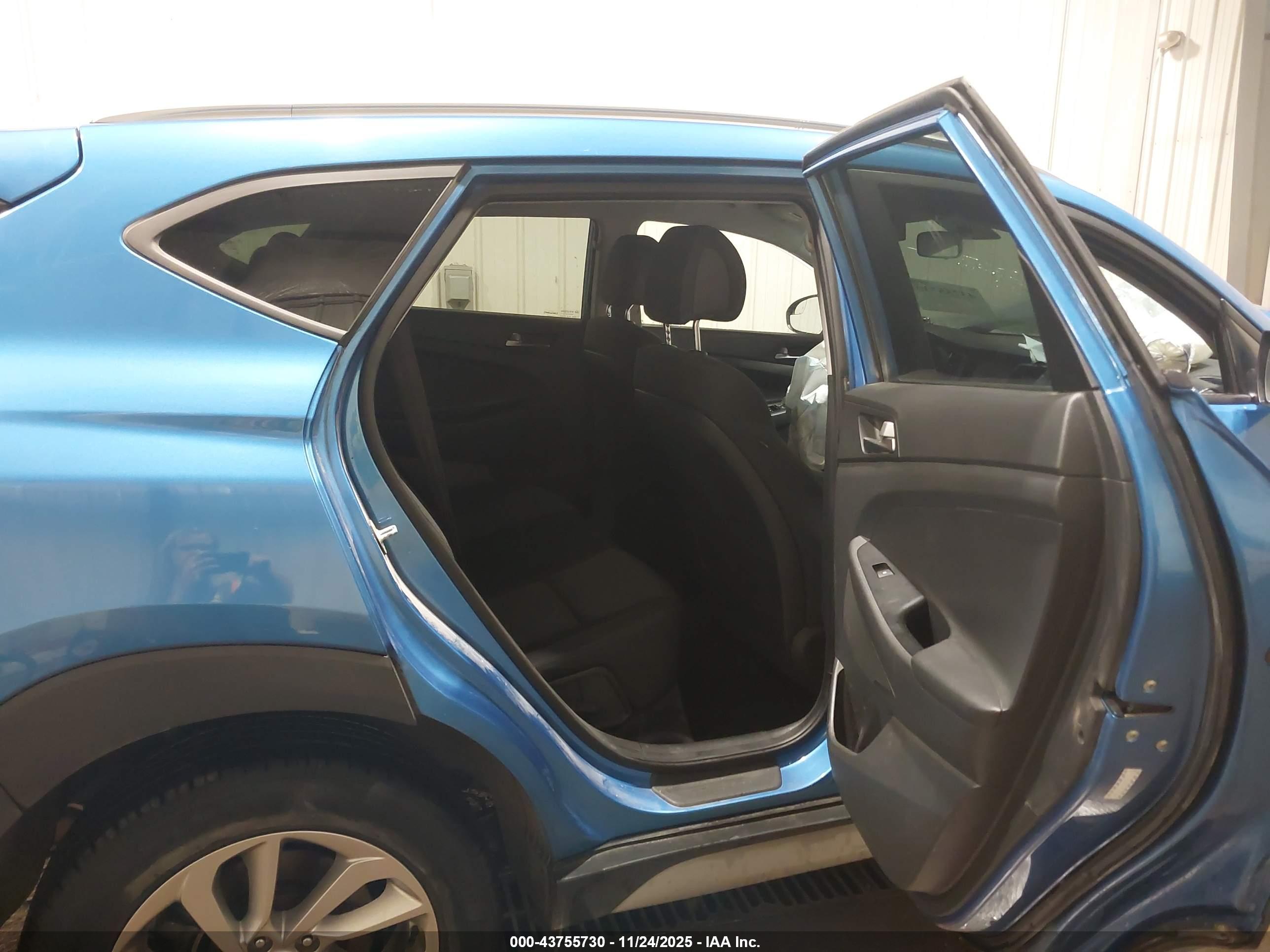 HYUNDAI TUCSON image 8