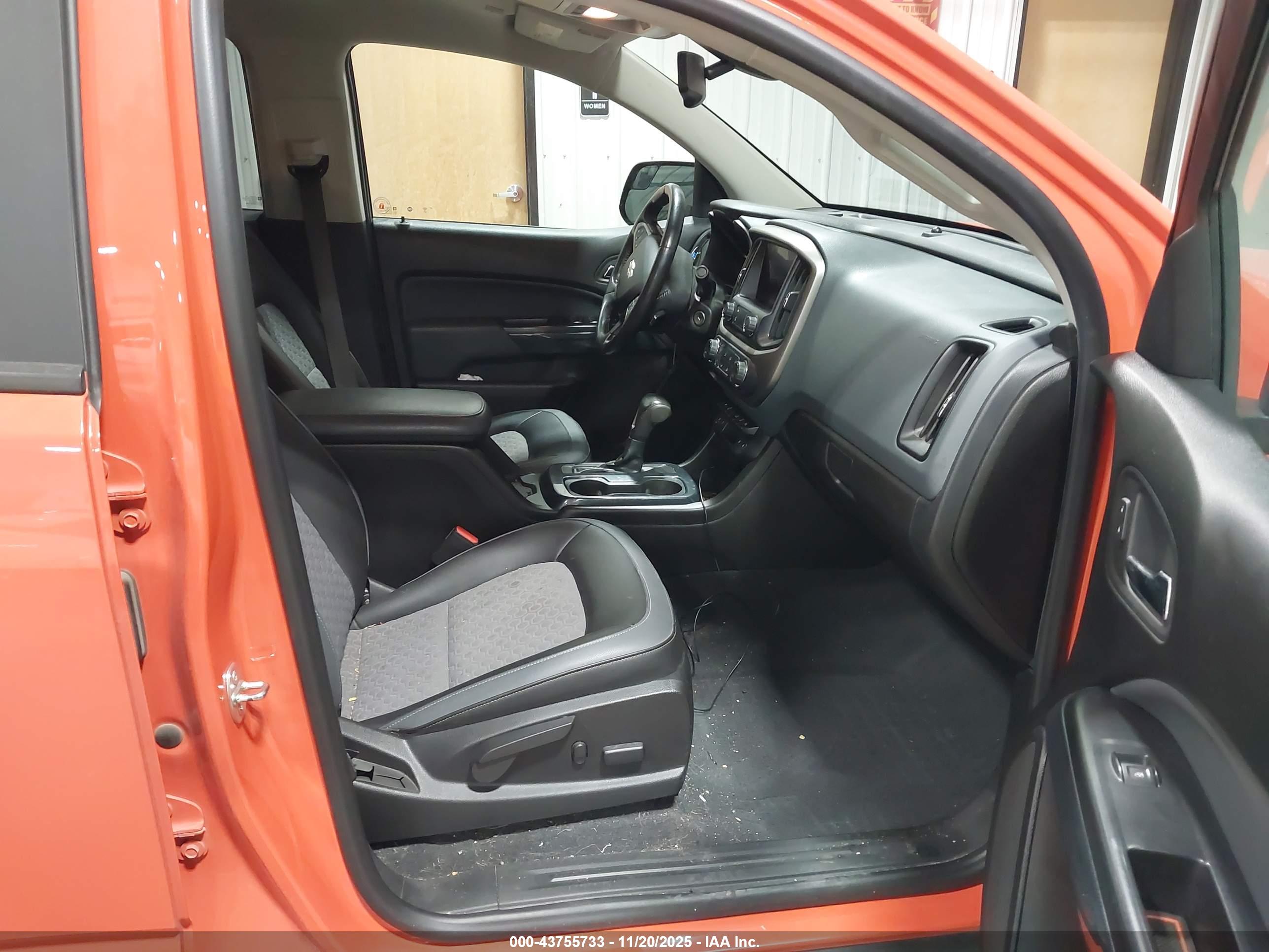 CHEVROLET COLORADO image 5
