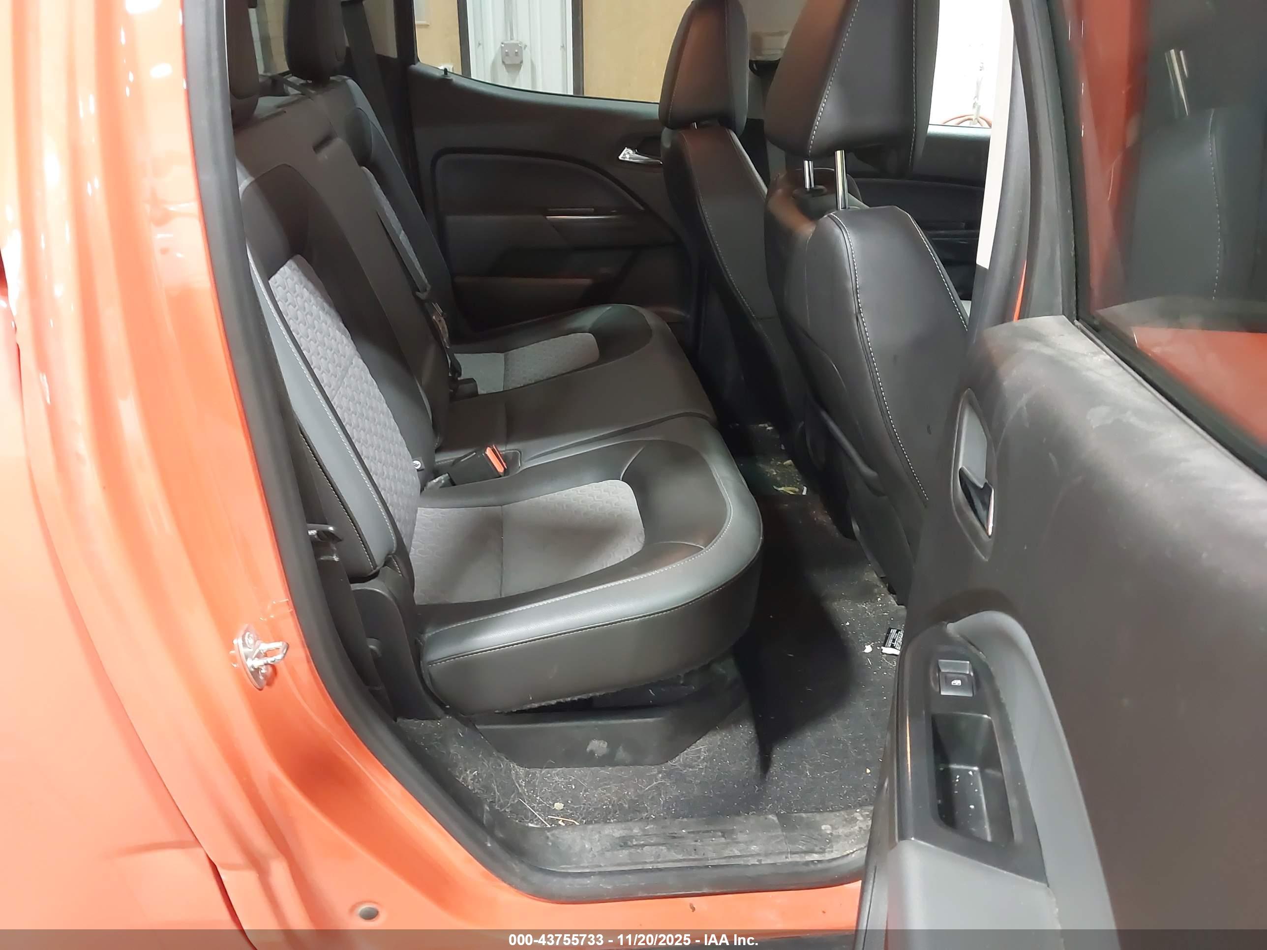 CHEVROLET COLORADO image 8